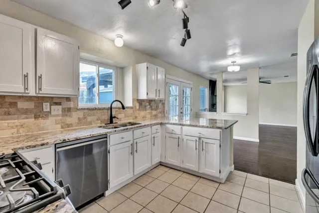 Single Family Residence For Sale in Dallas County , 326 Baldwin Street, Grand Prairie, Texas 75052, 4 Bedroom, 3 Bathroom, 2 Garage spaces, 2,267 Sqft, built in 1985, mls#21288469, Real Estate Agent in Grand Prairie, Homes For Sale in Dallas county, Homes For Sale in Grand Prairie, Realtor in Grand Prairie Texas, Real Estate Brokerage Independent Realty Texas, Luminita Cordes Realtor