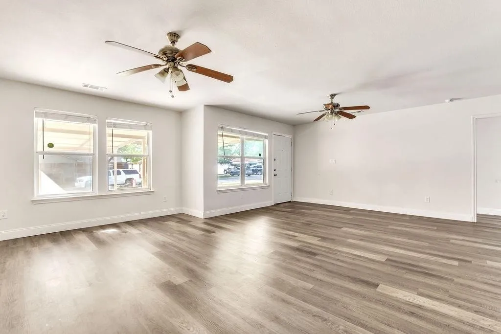 Single Family Residence For Sale in Dallas County , 1800 Buena Vista Street, Mesquite, Texas 75149, 3 Bedroom, 2 Bathroom, Garage spaces, 1,398 Sqft, built in 1958, Price $269,565, mls#21288612, Real Estate Agent in Mesquite, Homes For Sale in Dallas county, Homes For Sale in Mesquite, Realtor in Mesquite Texas, Real Estate Brokerage Independent Realty Texas, Luminita Cordes Realtor