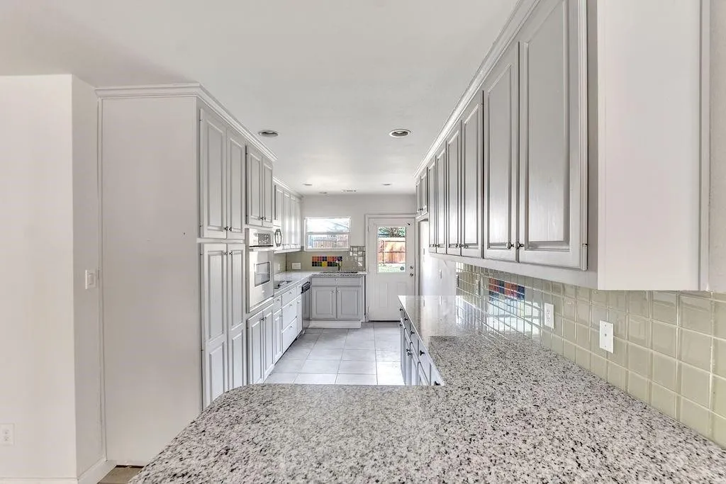 Single Family Residence For Sale in Dallas County , 1800 Buena Vista Street, Mesquite, Texas 75149, 3 Bedroom, 2 Bathroom, Garage spaces, 1,398 Sqft, built in 1958, Price $269,565, mls#21288612, Real Estate Agent in Mesquite, Homes For Sale in Dallas county, Homes For Sale in Mesquite, Realtor in Mesquite Texas, Real Estate Brokerage Independent Realty Texas, Luminita Cordes Realtor