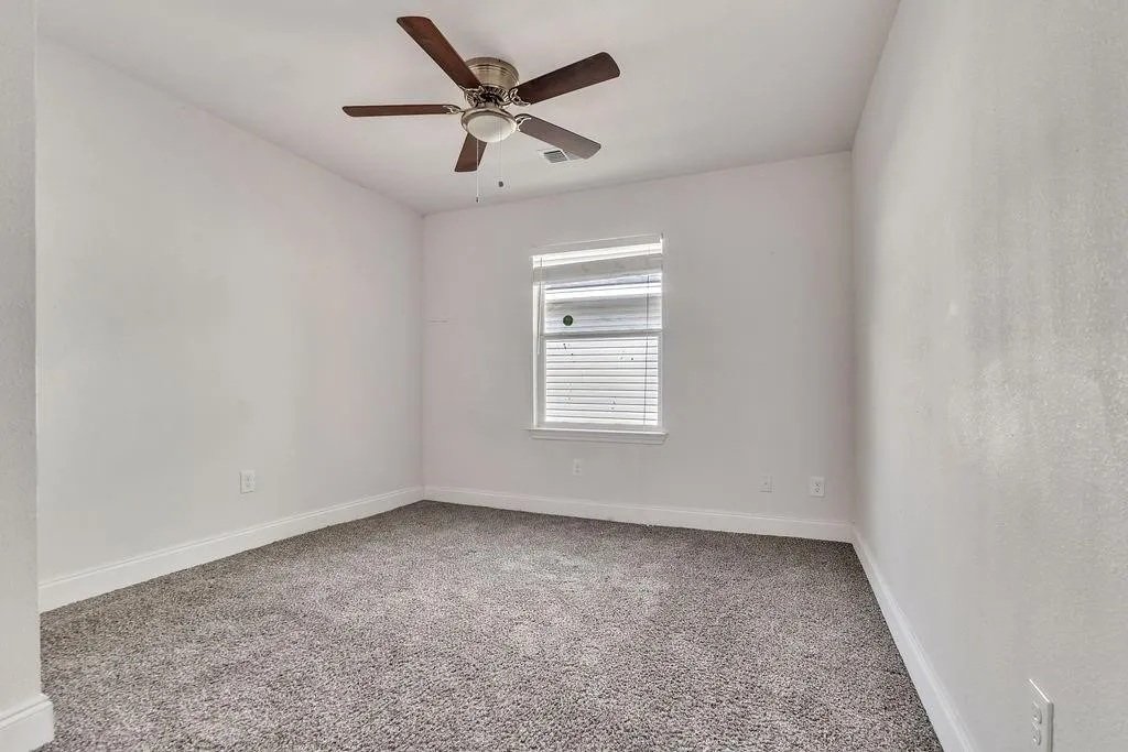 Single Family Residence For Sale in Dallas County , 1800 Buena Vista Street, Mesquite, Texas 75149, 3 Bedroom, 2 Bathroom, Garage spaces, 1,398 Sqft, built in 1958, Price $269,565, mls#21288612, Real Estate Agent in Mesquite, Homes For Sale in Dallas county, Homes For Sale in Mesquite, Realtor in Mesquite Texas, Real Estate Brokerage Independent Realty Texas, Luminita Cordes Realtor