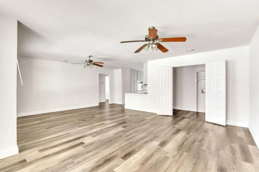 Single Family Residence For Sale in Dallas County , 1800 Buena Vista Street, Mesquite, Texas 75149, 3 Bedroom, 2 Bathroom, Garage spaces, 1,398 Sqft, built in 1958, Price $269,565, mls#21288612, Real Estate Agent in Mesquite, Homes For Sale in Dallas county, Homes For Sale in Mesquite, Realtor in Mesquite Texas, Real Estate Brokerage Independent Realty Texas, Luminita Cordes Realtor