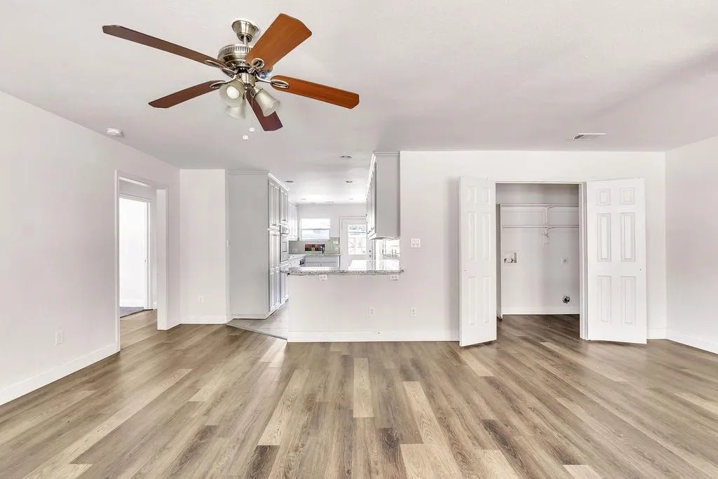 Single Family Residence For Sale in Dallas County , 1800 Buena Vista Street, Mesquite, Texas 75149, 3 Bedroom, 2 Bathroom, Garage spaces, 1,398 Sqft, built in 1958, Price $269,565, mls#21288612, Real Estate Agent in Mesquite, Homes For Sale in Dallas county, Homes For Sale in Mesquite, Realtor in Mesquite Texas, Real Estate Brokerage Independent Realty Texas, Luminita Cordes Realtor