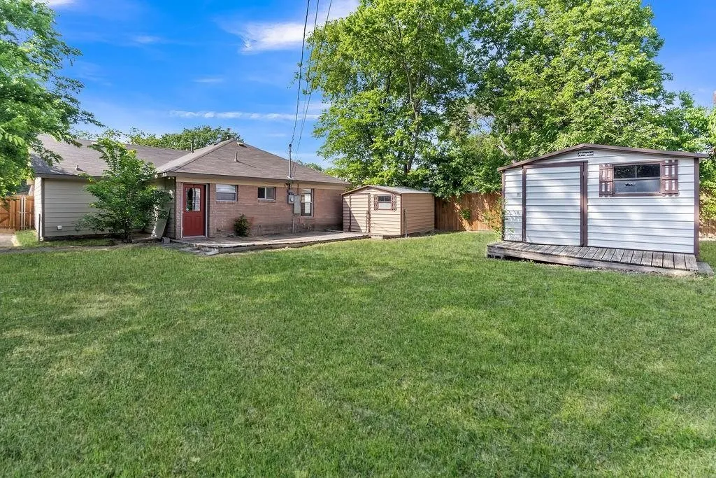 Single Family Residence For Sale in Dallas County , 1800 Buena Vista Street, Mesquite, Texas 75149, 3 Bedroom, 2 Bathroom, Garage spaces, 1,398 Sqft, built in 1958, Price $269,565, mls#21288612, Real Estate Agent in Mesquite, Homes For Sale in Dallas county, Homes For Sale in Mesquite, Realtor in Mesquite Texas, Real Estate Brokerage Independent Realty Texas, Luminita Cordes Realtor
