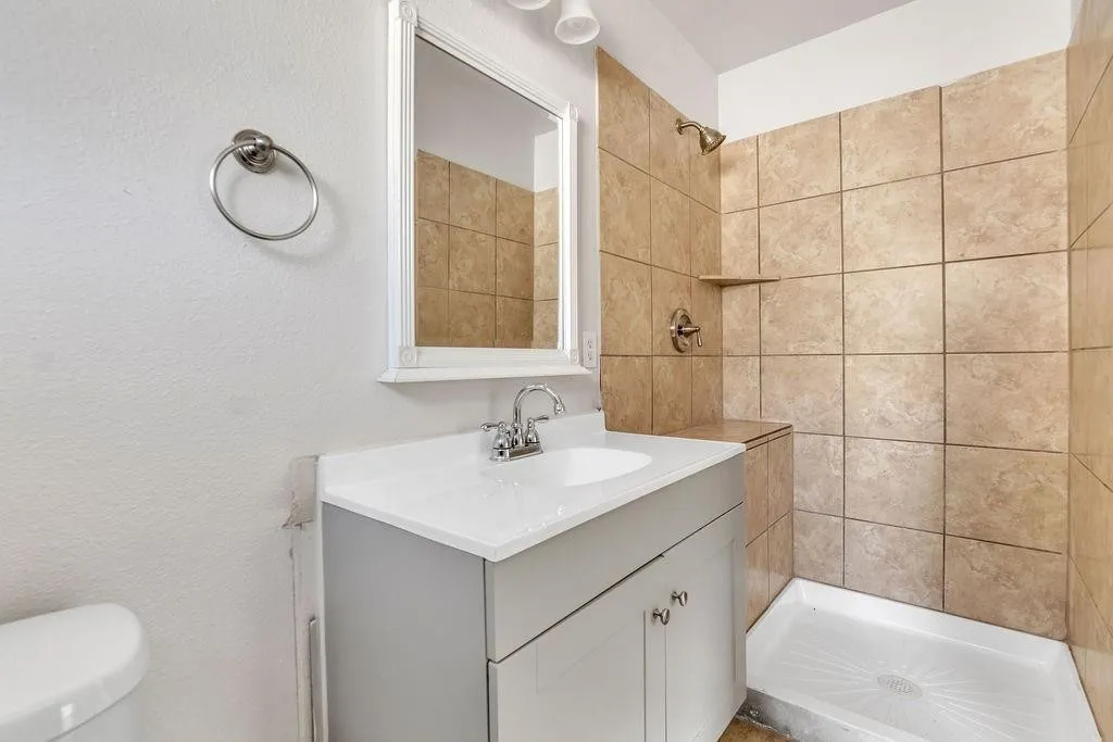 Single Family Residence For Sale in Dallas County , 1800 Buena Vista Street, Mesquite, Texas 75149, 3 Bedroom, 2 Bathroom, Garage spaces, 1,398 Sqft, built in 1958, Price $269,565, mls#21288612, Real Estate Agent in Mesquite, Homes For Sale in Dallas county, Homes For Sale in Mesquite, Realtor in Mesquite Texas, Real Estate Brokerage Independent Realty Texas, Luminita Cordes Realtor