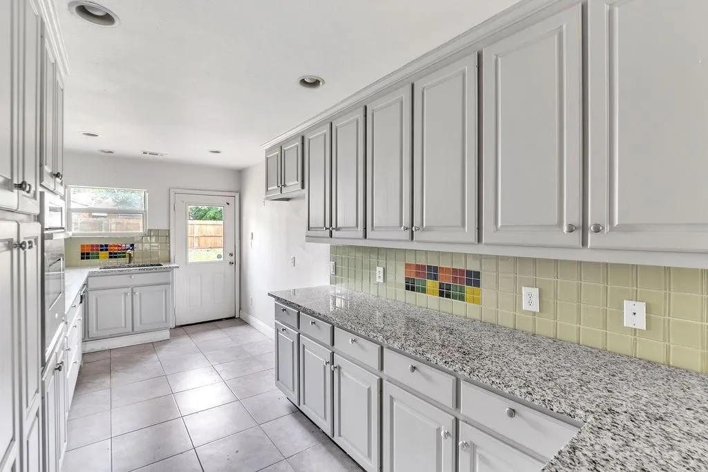 Single Family Residence For Sale in Dallas County , 1800 Buena Vista Street, Mesquite, Texas 75149, 3 Bedroom, 2 Bathroom, Garage spaces, 1,398 Sqft, built in 1958, Price $269,565, mls#21288612, Real Estate Agent in Mesquite, Homes For Sale in Dallas county, Homes For Sale in Mesquite, Realtor in Mesquite Texas, Real Estate Brokerage Independent Realty Texas, Luminita Cordes Realtor