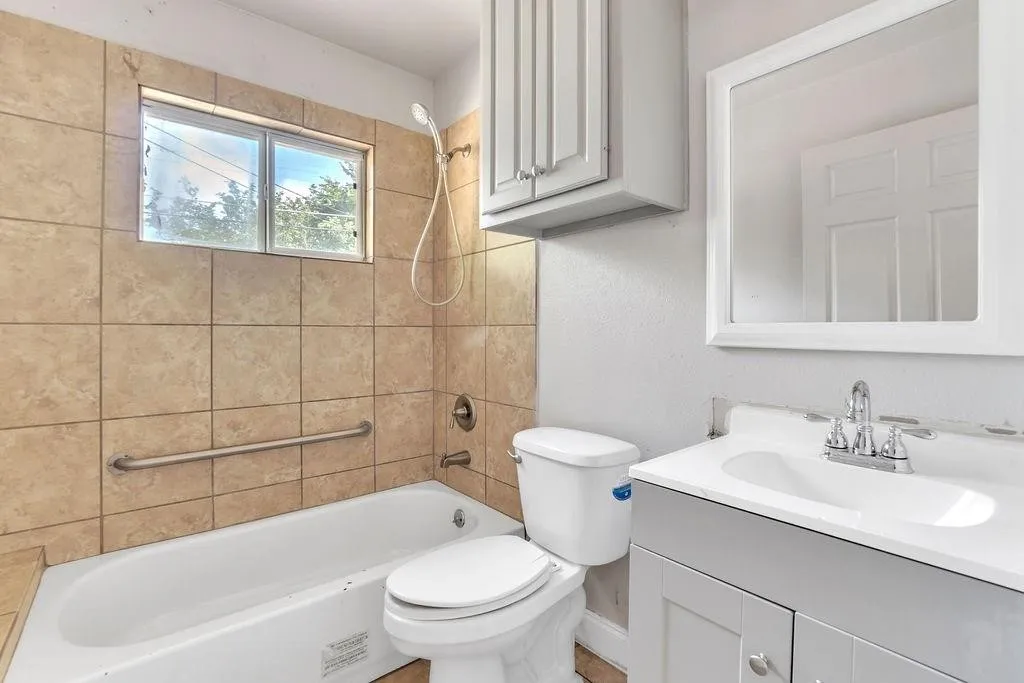 Single Family Residence For Sale in Dallas County , 1800 Buena Vista Street, Mesquite, Texas 75149, 3 Bedroom, 2 Bathroom, Garage spaces, 1,398 Sqft, built in 1958, Price $269,565, mls#21288612, Real Estate Agent in Mesquite, Homes For Sale in Dallas county, Homes For Sale in Mesquite, Realtor in Mesquite Texas, Real Estate Brokerage Independent Realty Texas, Luminita Cordes Realtor