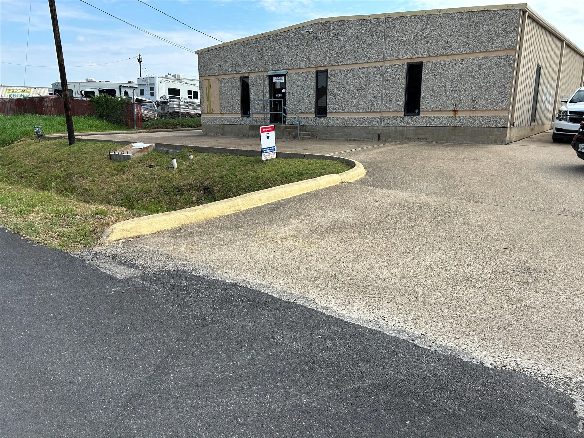 Warehouse For Sale in Dallas County , 2432 Edinburgh Street, Mesquite, Texas 75150, 0, 0, Garage spaces, 0 Sqft, built in 1985, mls#21283979, Real Estate Agent in Mesquite, Homes For Sale in Dallas county, Homes For Sale in Mesquite, Realtor in Mesquite Texas, Real Estate Brokerage Independent Realty Texas, Luminita Cordes Realtor