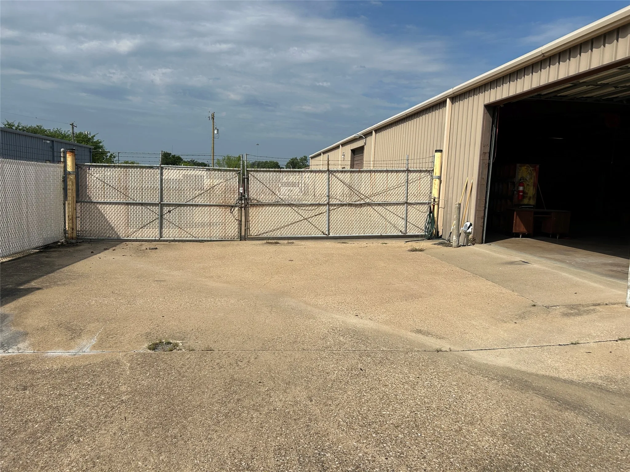 Warehouse For Sale in Dallas County , 2432 Edinburgh Street, Mesquite, Texas 75150, 0, 0, Garage spaces, 0 Sqft, built in 1985, mls#21283979, Real Estate Agent in Mesquite, Homes For Sale in Dallas county, Homes For Sale in Mesquite, Realtor in Mesquite Texas, Real Estate Brokerage Independent Realty Texas, Luminita Cordes Realtor