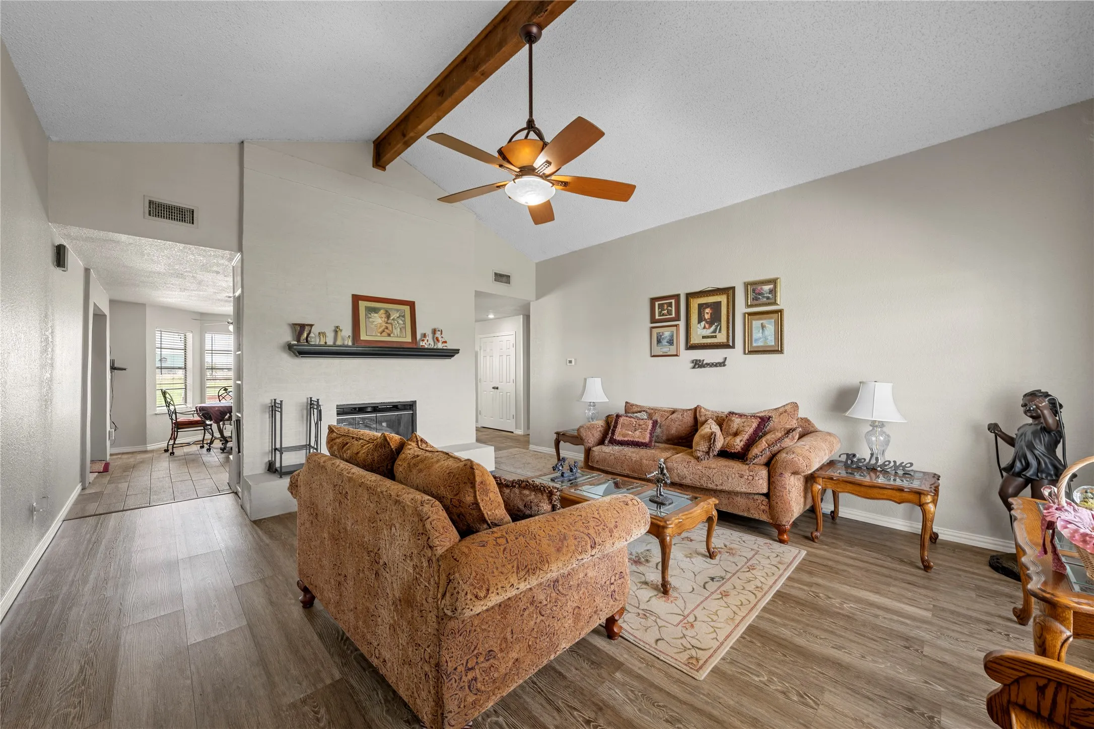 Single Family Residence For Sale in Mc Lennan County , 5330 Leroy Parkway, West, Texas 76691, 4 Bedroom, 3 Bathroom, 1 Garage spaces, 3,482 Sqft, built in 1995, mls#21288553, Real Estate Agent in West, Homes For Sale in Mc Lennan county, Homes For Sale in West, Realtor in West Texas, Real Estate Brokerage Independent Realty Texas, Luminita Cordes Realtor