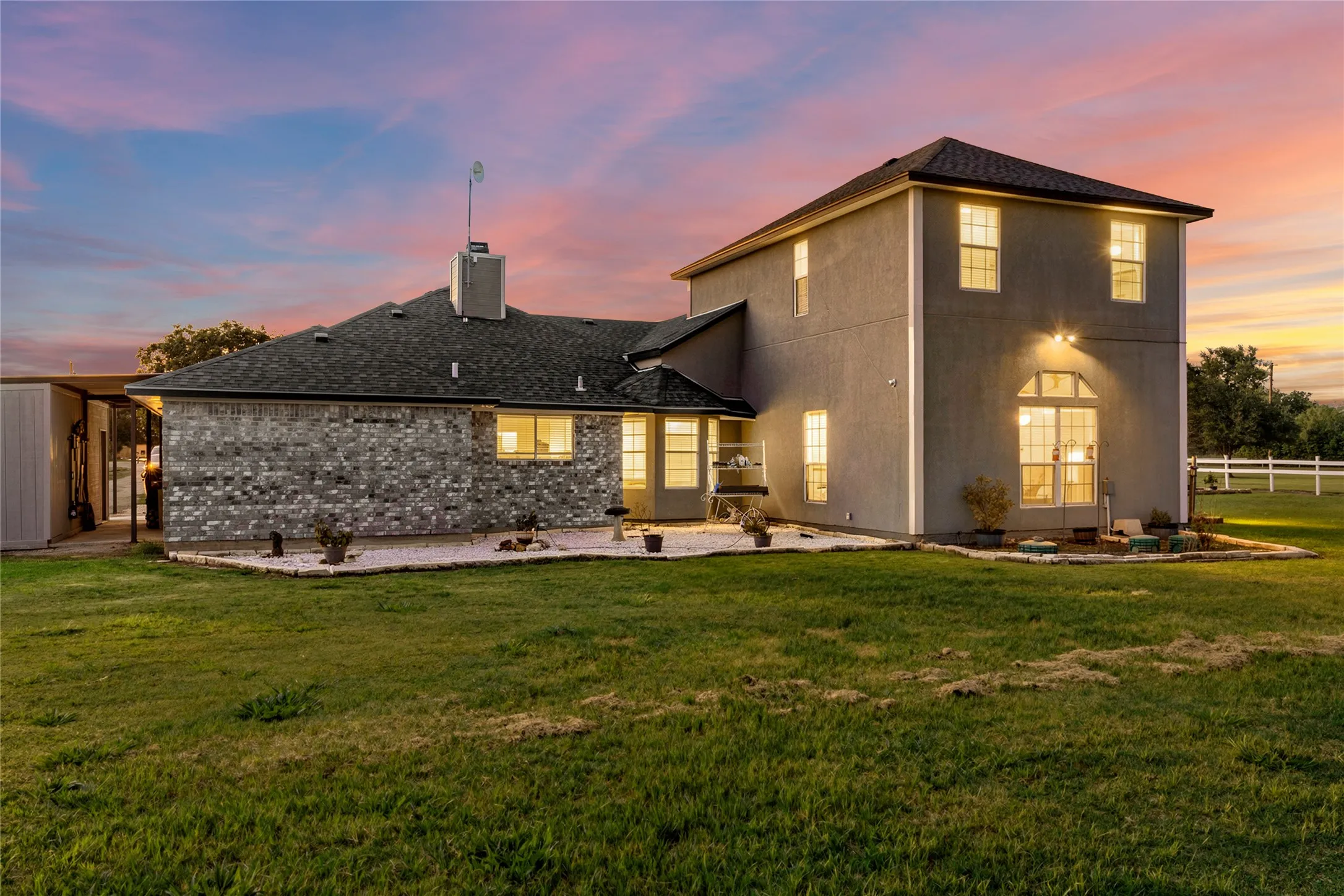 Single Family Residence For Sale in Mc Lennan County , 5330 Leroy Parkway, West, Texas 76691, 4 Bedroom, 3 Bathroom, 1 Garage spaces, 3,482 Sqft, built in 1995, mls#21288553, Real Estate Agent in West, Homes For Sale in Mc Lennan county, Homes For Sale in West, Realtor in West Texas, Real Estate Brokerage Independent Realty Texas, Luminita Cordes Realtor