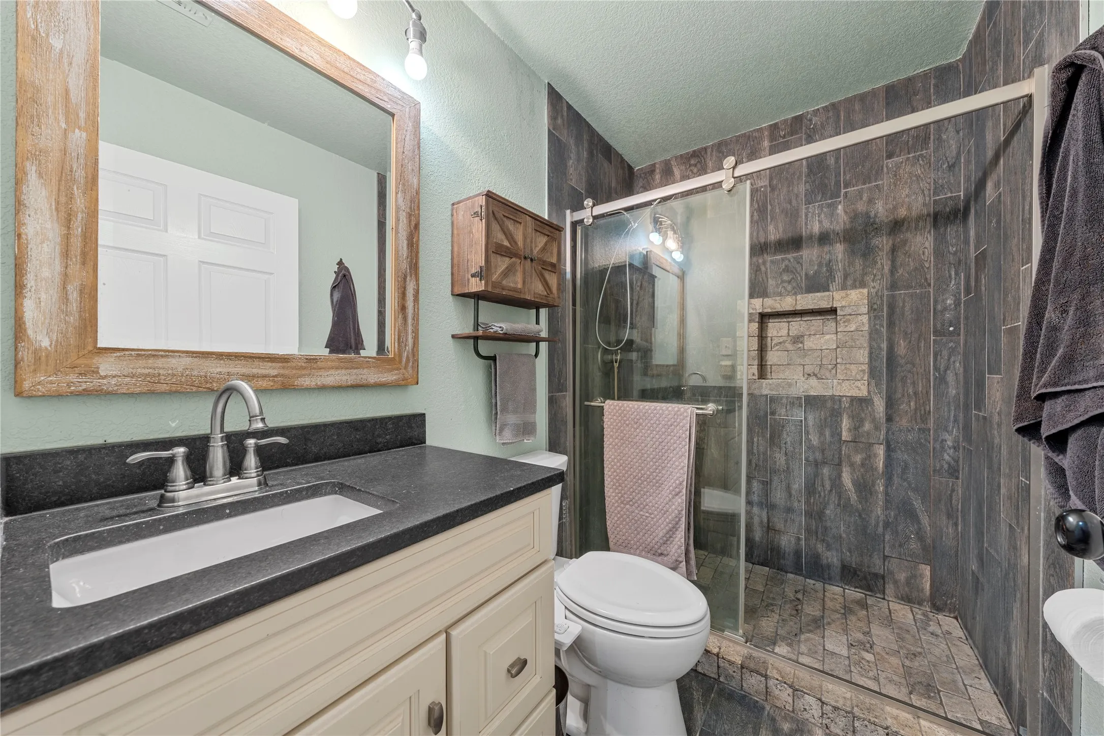 Single Family Residence For Sale in Mc Lennan County , 5330 Leroy Parkway, West, Texas 76691, 4 Bedroom, 3 Bathroom, 1 Garage spaces, 3,482 Sqft, built in 1995, mls#21288553, Real Estate Agent in West, Homes For Sale in Mc Lennan county, Homes For Sale in West, Realtor in West Texas, Real Estate Brokerage Independent Realty Texas, Luminita Cordes Realtor