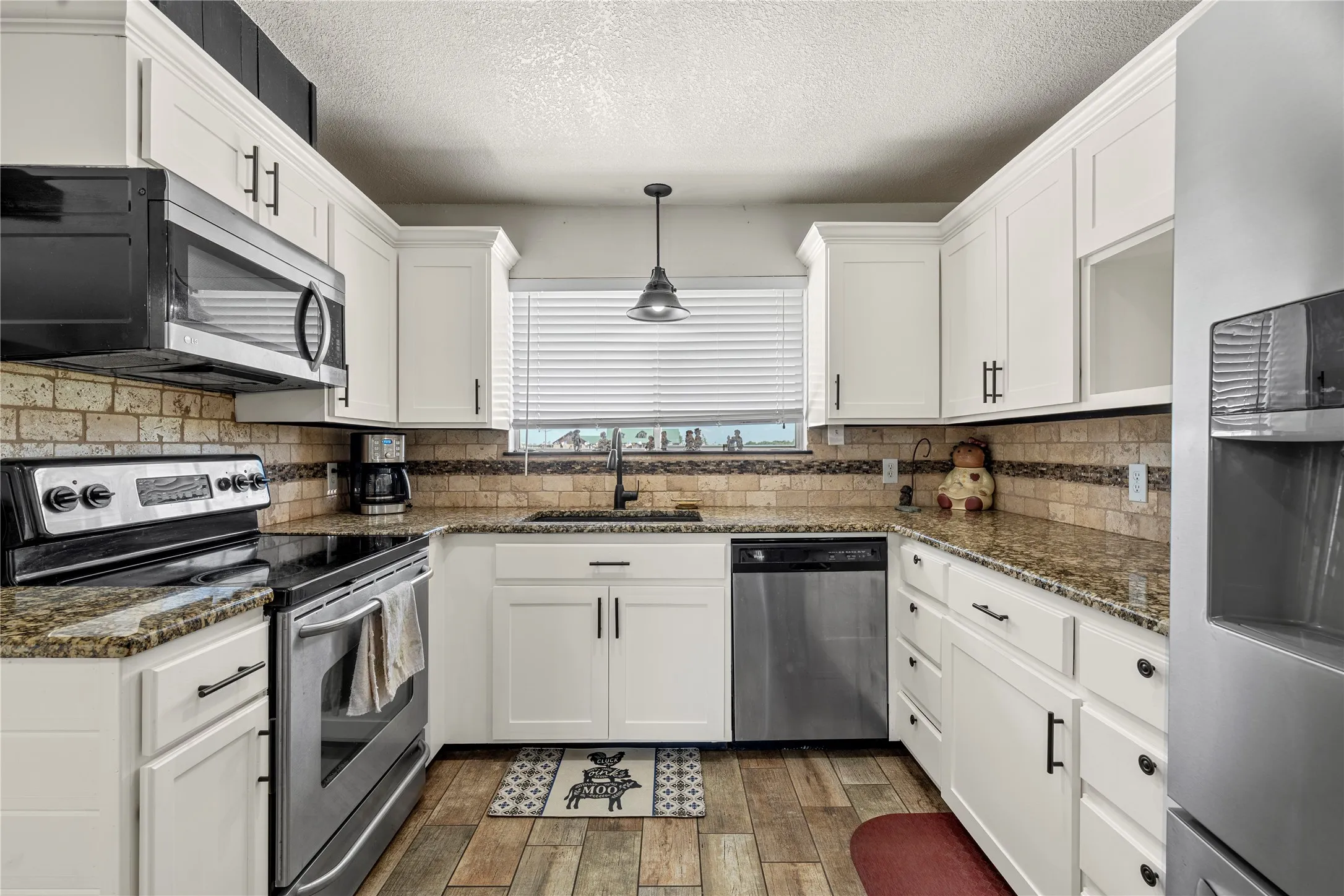 Single Family Residence For Sale in Mc Lennan County , 5330 Leroy Parkway, West, Texas 76691, 4 Bedroom, 3 Bathroom, 1 Garage spaces, 3,482 Sqft, built in 1995, mls#21288553, Real Estate Agent in West, Homes For Sale in Mc Lennan county, Homes For Sale in West, Realtor in West Texas, Real Estate Brokerage Independent Realty Texas, Luminita Cordes Realtor
