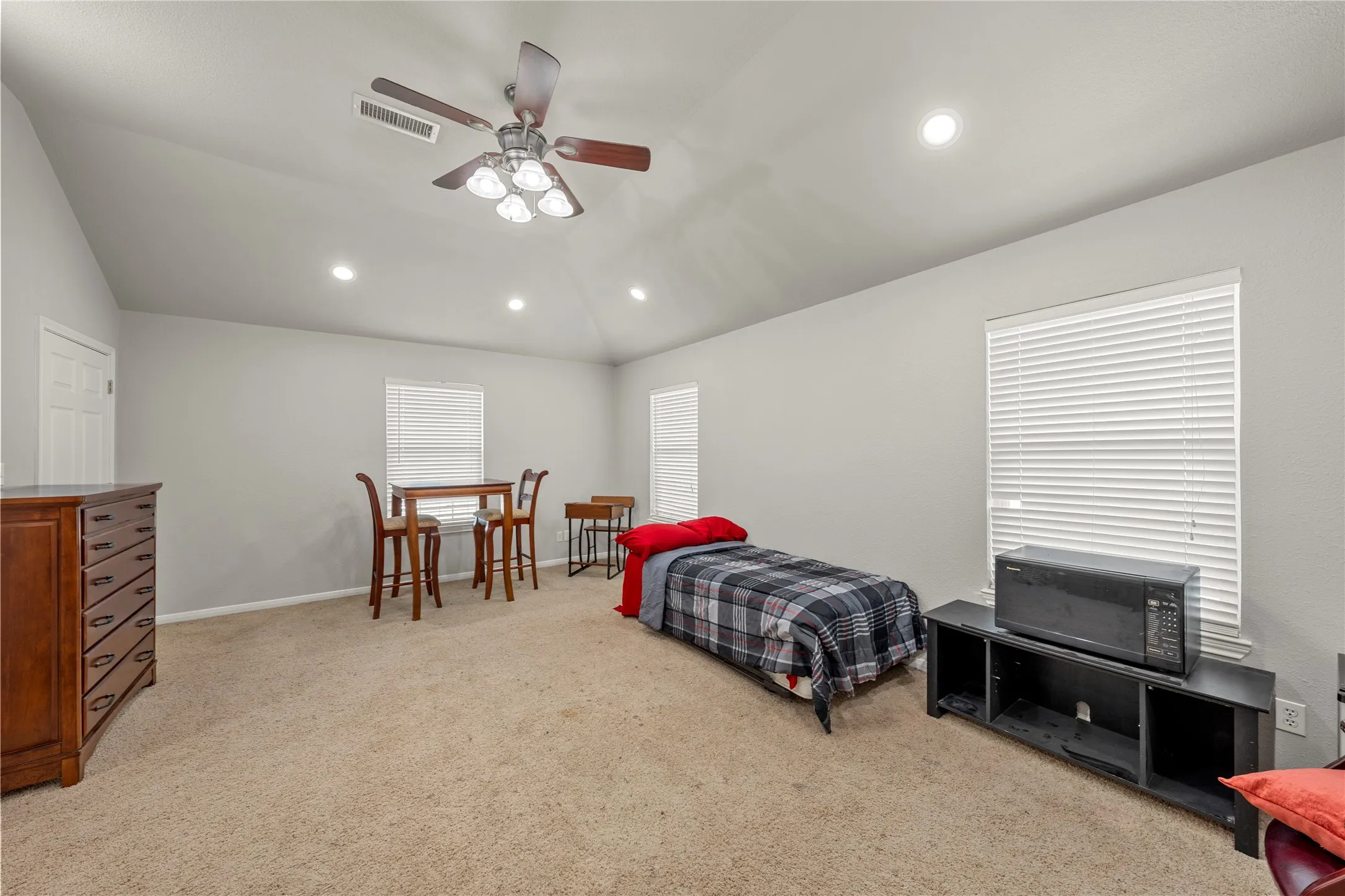 Single Family Residence For Sale in Mc Lennan County , 5330 Leroy Parkway, West, Texas 76691, 4 Bedroom, 3 Bathroom, 1 Garage spaces, 3,482 Sqft, built in 1995, mls#21288553, Real Estate Agent in West, Homes For Sale in Mc Lennan county, Homes For Sale in West, Realtor in West Texas, Real Estate Brokerage Independent Realty Texas, Luminita Cordes Realtor