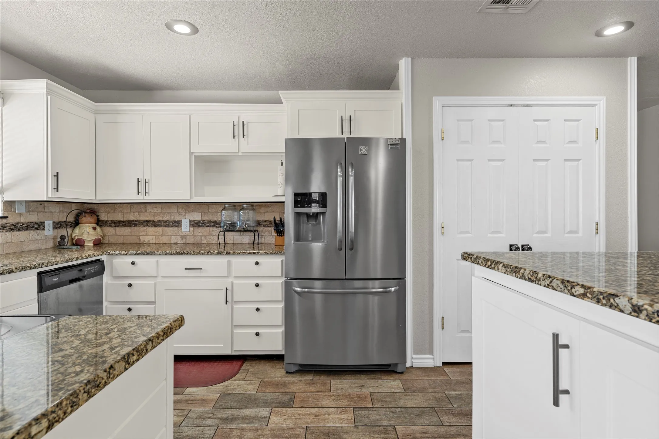 Single Family Residence For Sale in Mc Lennan County , 5330 Leroy Parkway, West, Texas 76691, 4 Bedroom, 3 Bathroom, 1 Garage spaces, 3,482 Sqft, built in 1995, mls#21288553, Real Estate Agent in West, Homes For Sale in Mc Lennan county, Homes For Sale in West, Realtor in West Texas, Real Estate Brokerage Independent Realty Texas, Luminita Cordes Realtor