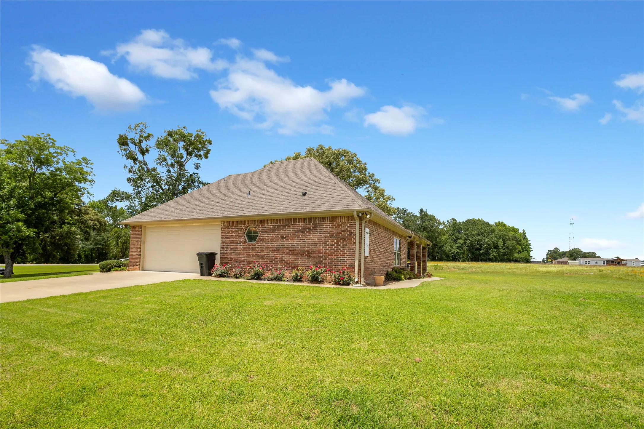 Single Family Residence For Sale in Wood County , 1250 N Highway 37, Quitman, Texas 75783, 3 Bedroom, 2 Bathroom, 2 Garage spaces, 1,915 Sqft, built in 2017, mls#21288569, Real Estate Agent in Quitman, Homes For Sale in Wood county, Homes For Sale in Quitman, Realtor in Quitman Texas, Real Estate Brokerage Independent Realty Texas, Luminita Cordes Realtor
