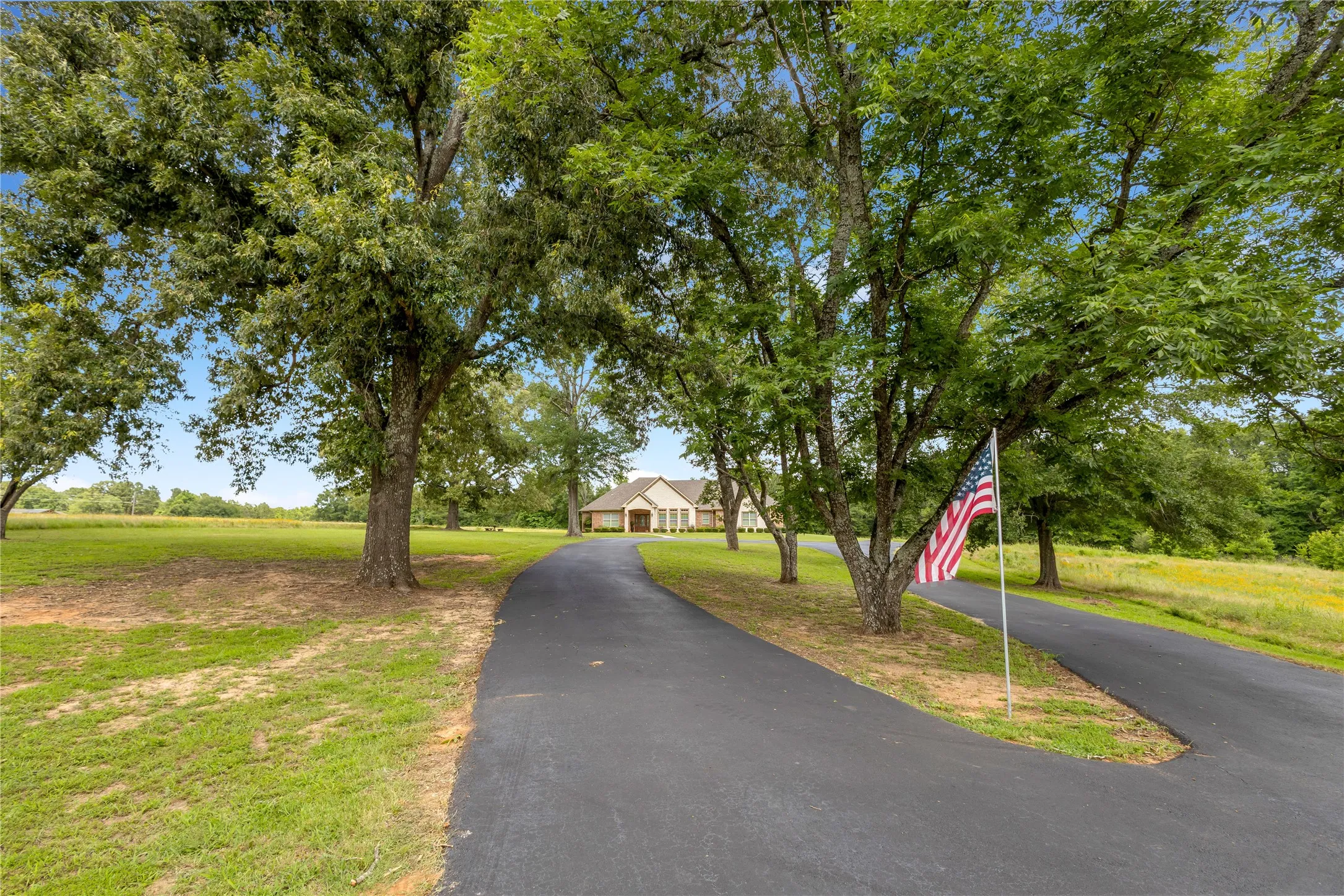 Single Family Residence For Sale in Wood County , 1250 N Highway 37, Quitman, Texas 75783, 3 Bedroom, 2 Bathroom, 2 Garage spaces, 1,915 Sqft, built in 2017, mls#21288569, Real Estate Agent in Quitman, Homes For Sale in Wood county, Homes For Sale in Quitman, Realtor in Quitman Texas, Real Estate Brokerage Independent Realty Texas, Luminita Cordes Realtor