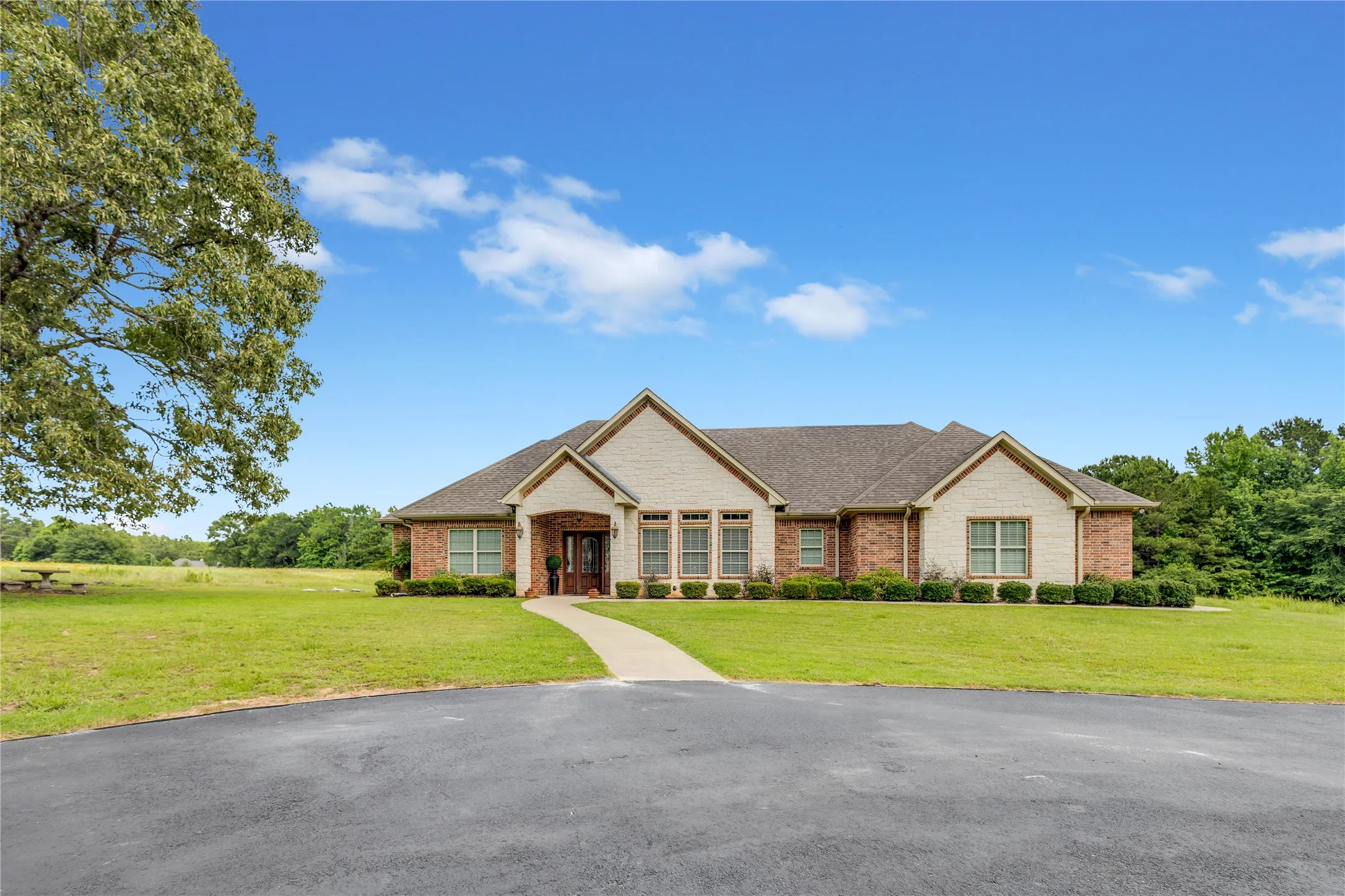 Single Family Residence For Sale in Wood County , 1250 N Highway 37, Quitman, Texas 75783, 3 Bedroom, 2 Bathroom, 2 Garage spaces, 1,915 Sqft, built in 2017, mls#21288569, Real Estate Agent in Quitman, Homes For Sale in Wood county, Homes For Sale in Quitman, Realtor in Quitman Texas, Real Estate Brokerage Independent Realty Texas, Luminita Cordes Realtor