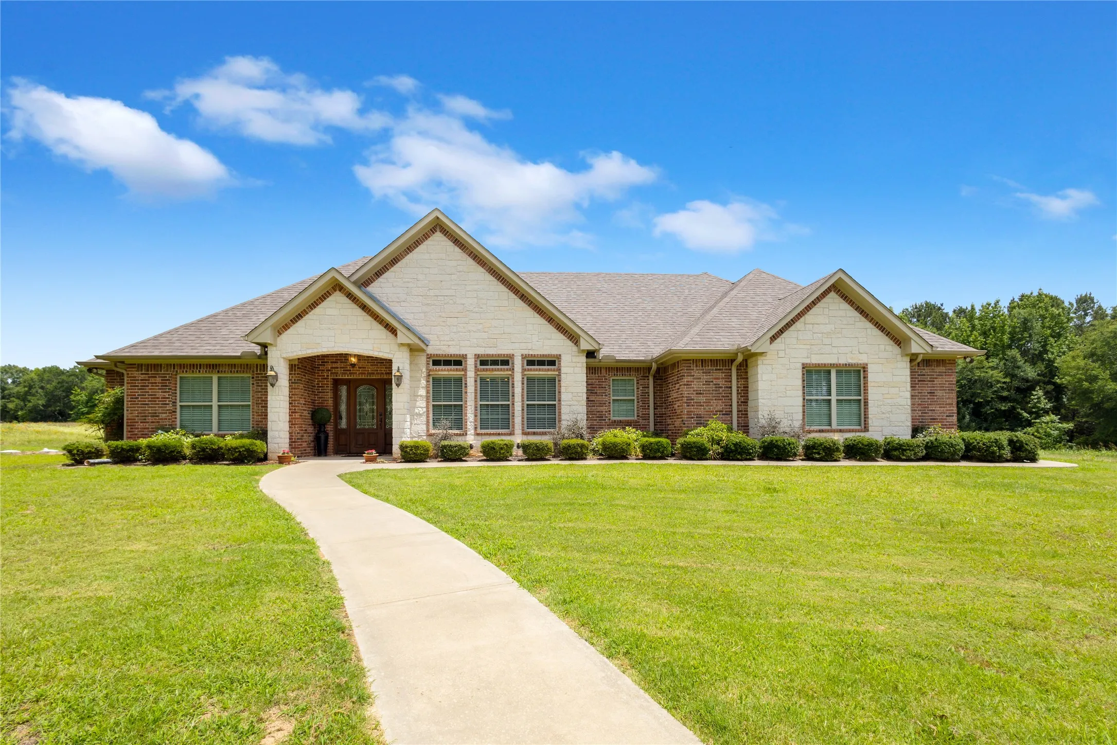 Single Family Residence For Sale in Wood County , 1250 N Highway 37, Quitman, Texas 75783, 3 Bedroom, 2 Bathroom, 2 Garage spaces, 1,915 Sqft, built in 2017, mls#21288569, Real Estate Agent in Quitman, Homes For Sale in Wood county, Homes For Sale in Quitman, Realtor in Quitman Texas, Real Estate Brokerage Independent Realty Texas, Luminita Cordes Realtor
