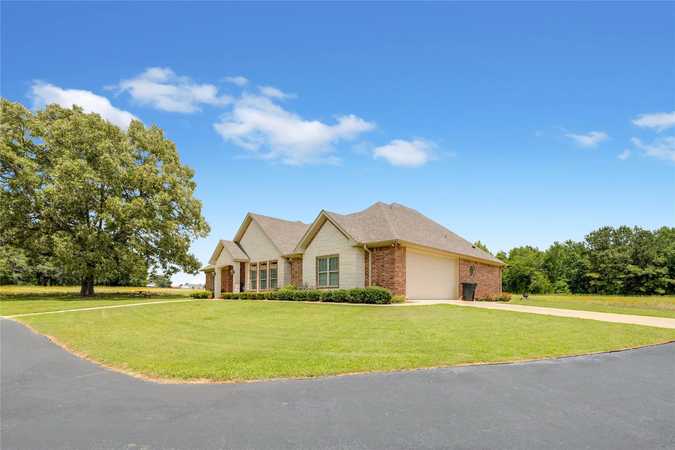 Single Family Residence For Sale in Wood County , 1250 N Highway 37, Quitman, Texas 75783, 3 Bedroom, 2 Bathroom, 2 Garage spaces, 1,915 Sqft, built in 2017, mls#21288569, Real Estate Agent in Quitman, Homes For Sale in Wood county, Homes For Sale in Quitman, Realtor in Quitman Texas, Real Estate Brokerage Independent Realty Texas, Luminita Cordes Realtor
