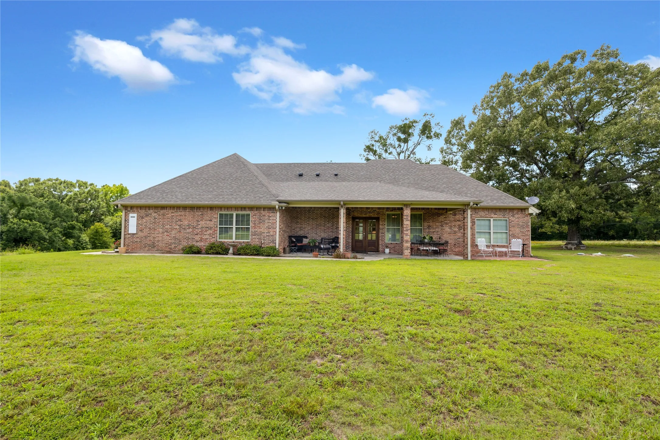 Single Family Residence For Sale in Wood County , 1250 N Highway 37, Quitman, Texas 75783, 3 Bedroom, 2 Bathroom, 2 Garage spaces, 1,915 Sqft, built in 2017, mls#21288569, Real Estate Agent in Quitman, Homes For Sale in Wood county, Homes For Sale in Quitman, Realtor in Quitman Texas, Real Estate Brokerage Independent Realty Texas, Luminita Cordes Realtor