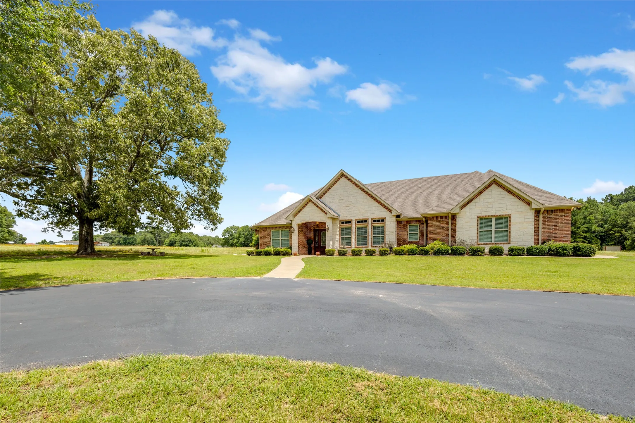 Single Family Residence For Sale in Wood County , 1250 N Highway 37, Quitman, Texas 75783, 3 Bedroom, 2 Bathroom, 2 Garage spaces, 1,915 Sqft, built in 2017, mls#21288569, Real Estate Agent in Quitman, Homes For Sale in Wood county, Homes For Sale in Quitman, Realtor in Quitman Texas, Real Estate Brokerage Independent Realty Texas, Luminita Cordes Realtor