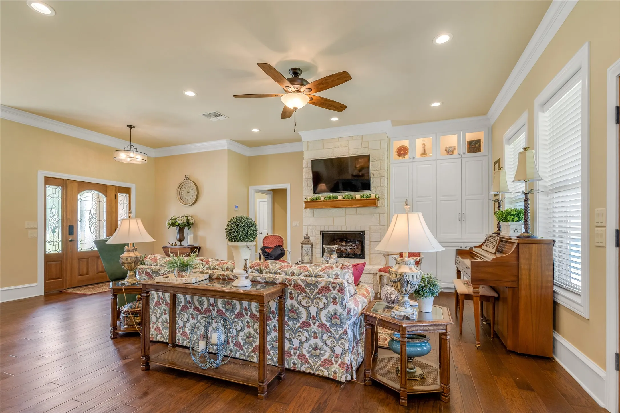Single Family Residence For Sale in Wood County , 1250 N Highway 37, Quitman, Texas 75783, 3 Bedroom, 2 Bathroom, 2 Garage spaces, 1,915 Sqft, built in 2017, mls#21288569, Real Estate Agent in Quitman, Homes For Sale in Wood county, Homes For Sale in Quitman, Realtor in Quitman Texas, Real Estate Brokerage Independent Realty Texas, Luminita Cordes Realtor