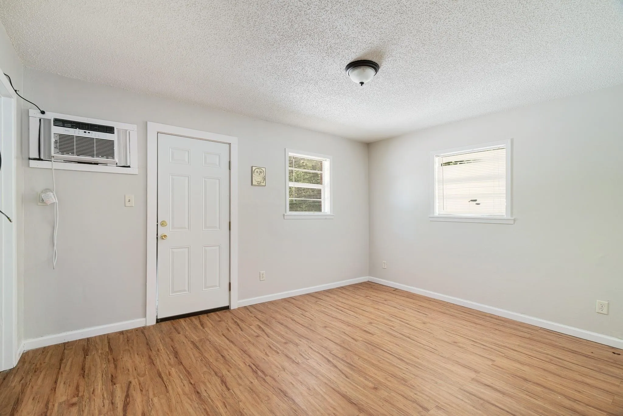 Apartment For Sale in Red River (TX) County , 401 S Donoho Street, Clarksville, Texas 75426, 10 Bedrooms, 10 Bathrooms, Garage spaces, 0 Sqft, built in 1966, Price $449,900, mls#21288688, Real Estate Agent in Clarksville, Homes For Sale in Red River (TX) county, Homes For Sale in Clarksville, Realtor in Clarksville Texas, Real Estate Brokerage Independent Realty Texas, Luminita Cordes Realtor