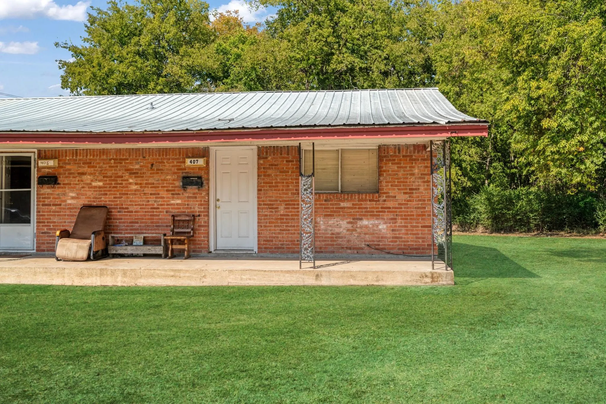 Apartment For Sale in Red River (TX) County , 401 S Donoho Street, Clarksville, Texas 75426, 10 Bedrooms, 10 Bathrooms, Garage spaces, 0 Sqft, built in 1966, Price $449,900, mls#21288688, Real Estate Agent in Clarksville, Homes For Sale in Red River (TX) county, Homes For Sale in Clarksville, Realtor in Clarksville Texas, Real Estate Brokerage Independent Realty Texas, Luminita Cordes Realtor