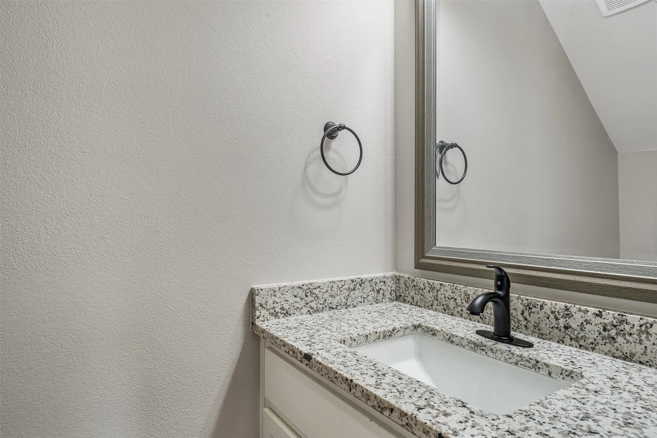 Single Family Residence For Sale in Smith County , 508 Cornerstone, Lindale, Texas 75771, 4 Bedroom, 3 Bathroom, 2 Garage spaces, 1,798 Sqft, built in 2025, Price $329,500, mls#21288670, Real Estate Agent in Lindale, Homes For Sale in Smith county, Homes For Sale in Lindale, Realtor in Lindale Texas, Real Estate Brokerage Independent Realty Texas, Luminita Cordes Realtor