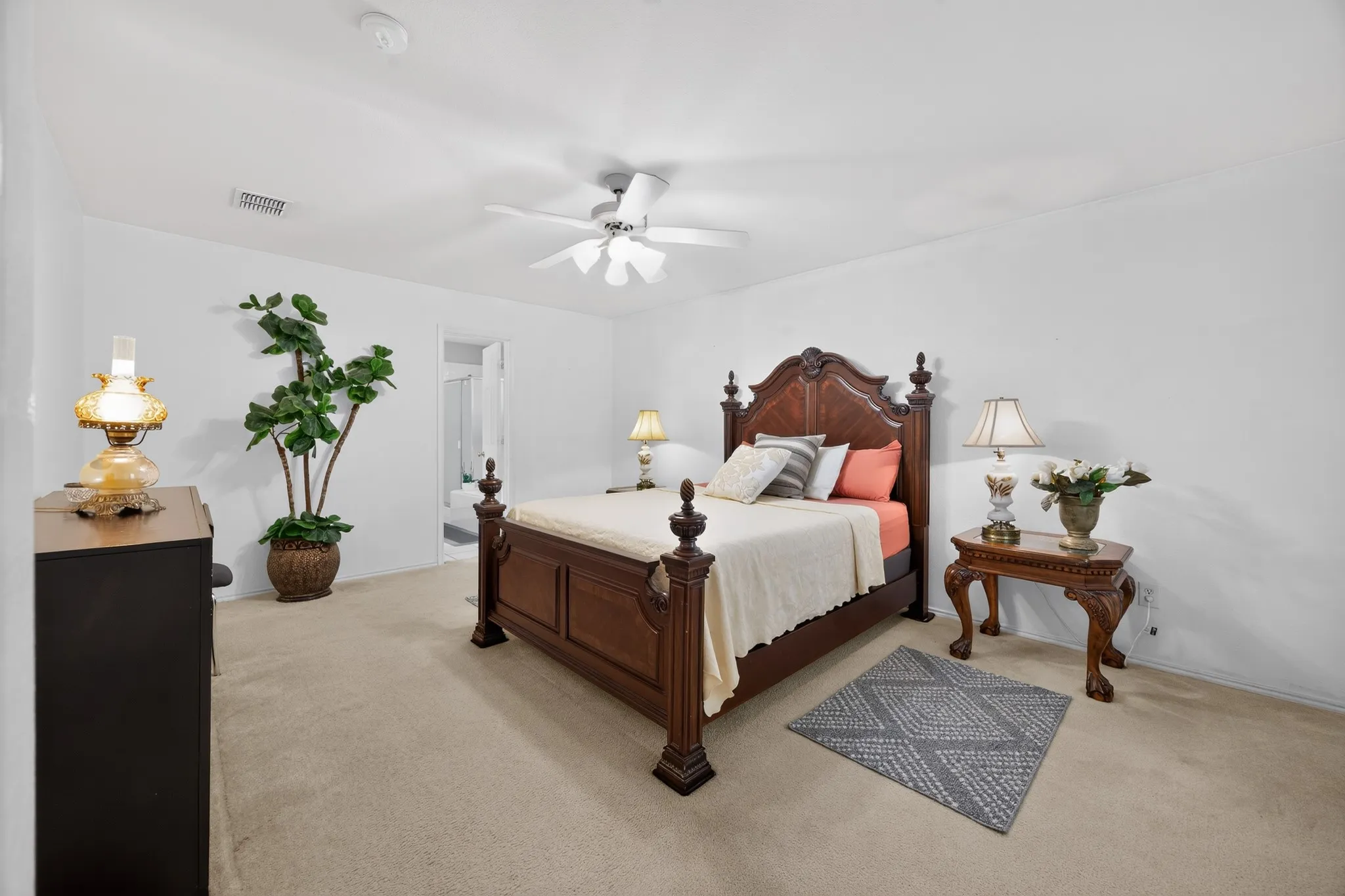 Single Family Residence For Sale in Dallas County , 10610 Gleneagles Lane, Rowlett, Texas 75089, 4 Bedrooms, 3 Bathrooms, 2 Garage spaces, 2,526 Sqft, built in 2001, Price $370,000, mls#21288700, Real Estate Agent in Rowlett, Homes For Sale in Dallas county, Homes For Sale in Rowlett, Realtor in Rowlett Texas, Real Estate Brokerage Independent Realty Texas, Luminita Cordes Realtor