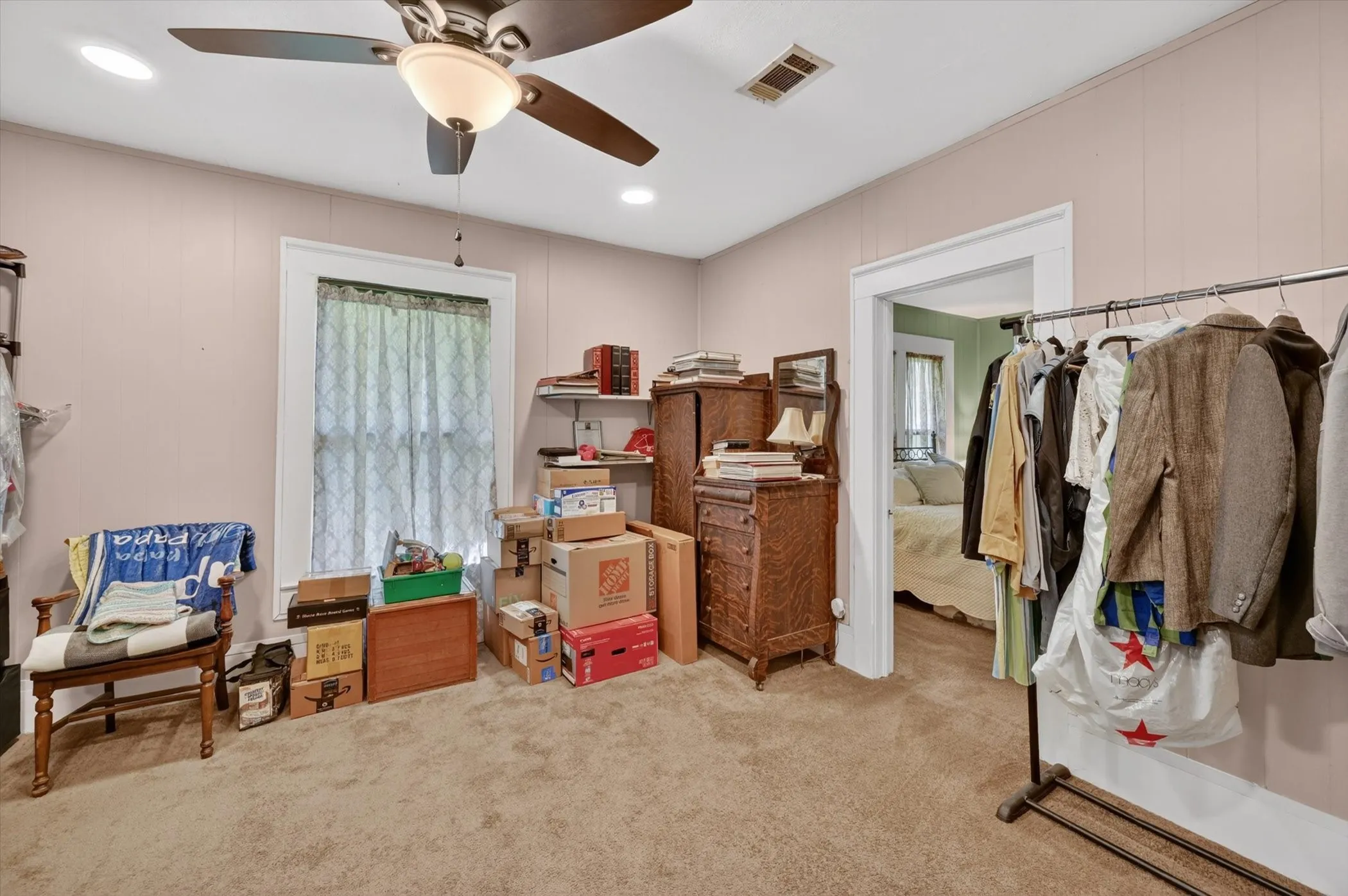 Single Family Residence For Sale in Ellis County , 801 S Hall Street, Ennis, Texas 75119, 3 Bedroom, 1 Bathroom, Garage spaces, 1,968 Sqft, built in 1905, mls#21288719, Real Estate Agent in Ennis, Homes For Sale in Ellis county, Homes For Sale in Ennis, Realtor in Ennis Texas, Real Estate Brokerage Independent Realty Texas, Luminita Cordes Realtor