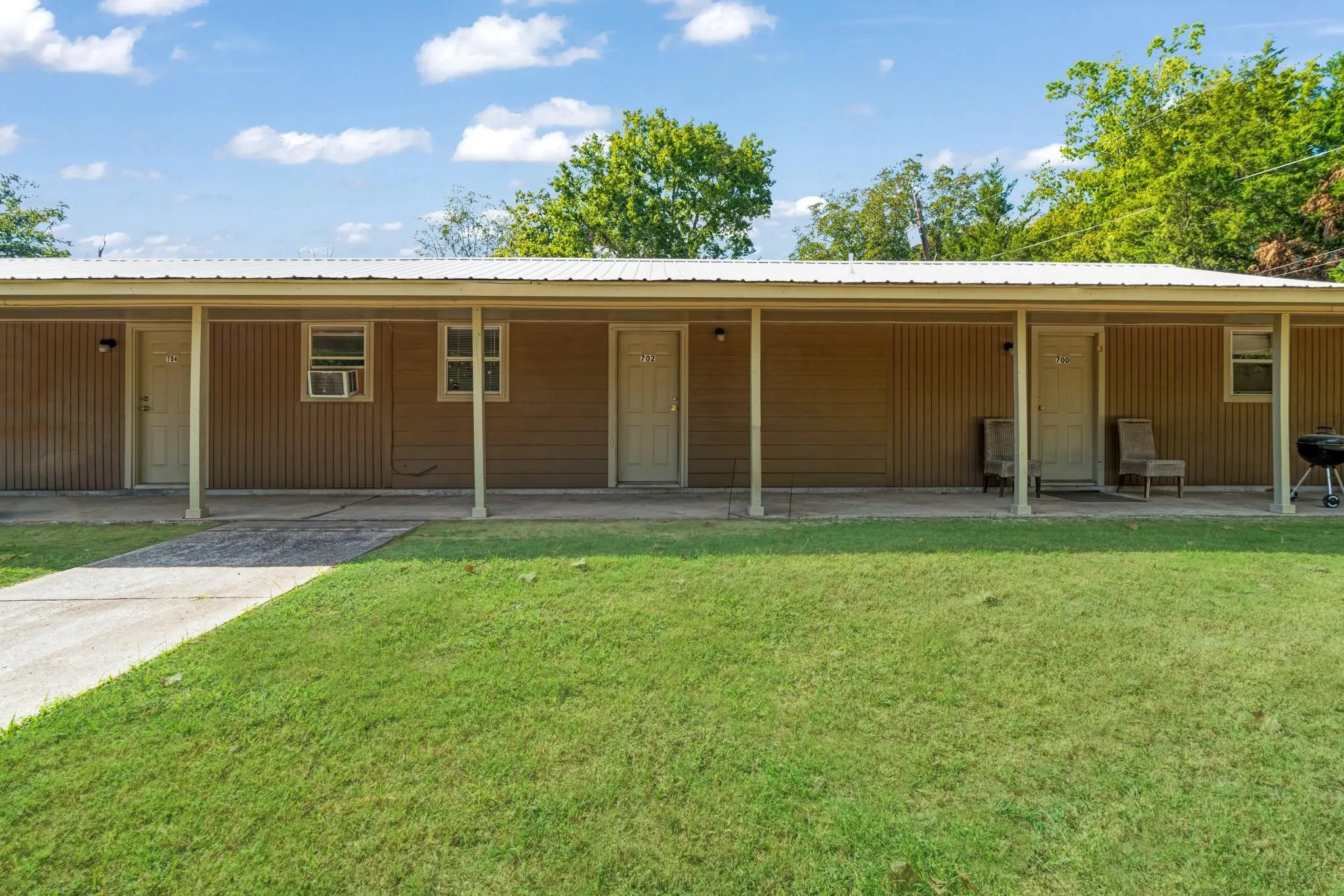 For Sale in Red River (TX) County , 700 S Donoho Street 700, 702, 704, 706, 708, Clarksville, Texas 75426, 5 Bedrooms, 1 Bathroom, Garage spaces, 0 Sqft, built in 1969, Price $249,900, mls#21288721, Real Estate Agent in Clarksville, Homes For Sale in Red River (TX) county, Homes For Sale in Clarksville, Realtor in Clarksville Texas, Real Estate Brokerage Independent Realty Texas, Luminita Cordes Realtor