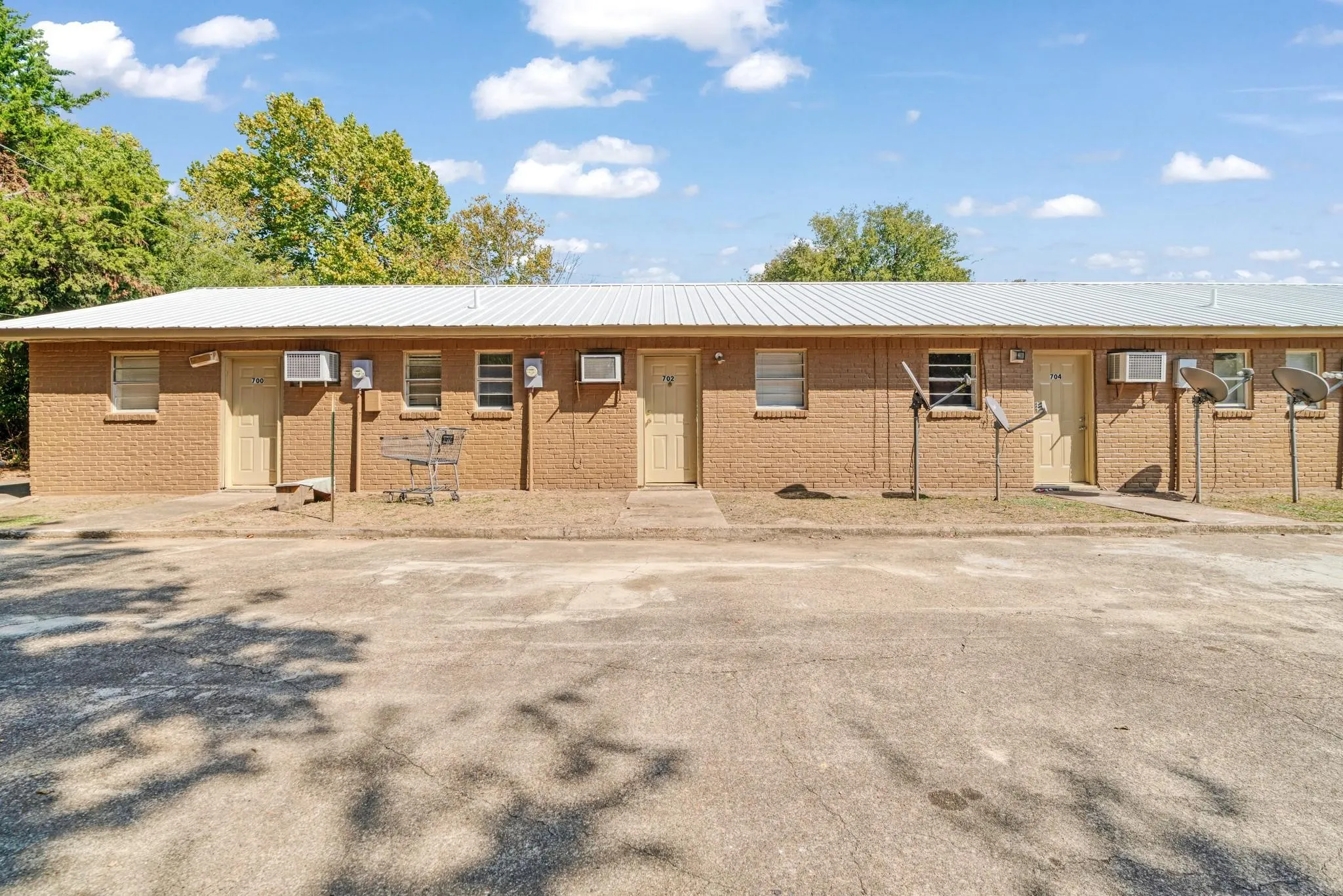 For Sale in Red River (TX) County , 700 S Donoho Street 700, 702, 704, 706, 708, Clarksville, Texas 75426, 5 Bedrooms, 1 Bathroom, Garage spaces, 0 Sqft, built in 1969, Price $249,900, mls#21288721, Real Estate Agent in Clarksville, Homes For Sale in Red River (TX) county, Homes For Sale in Clarksville, Realtor in Clarksville Texas, Real Estate Brokerage Independent Realty Texas, Luminita Cordes Realtor