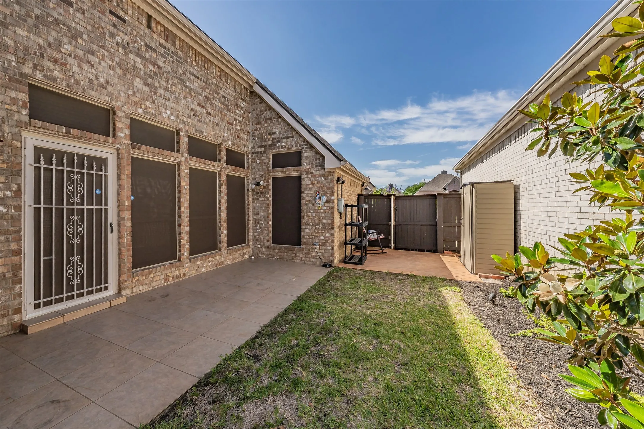 Single Family Residence For Sale in Tarrant County , 203 Arbor Park Drive, Euless, Texas 76039, 3 Bedroom, 2 Bathroom, 2 Garage spaces, 2,188 Sqft, built in 1996, mls#21287514, Real Estate Agent in Euless, Homes For Sale in Tarrant county, Homes For Sale in Euless, Realtor in Euless Texas, Real Estate Brokerage Independent Realty Texas, Luminita Cordes Realtor