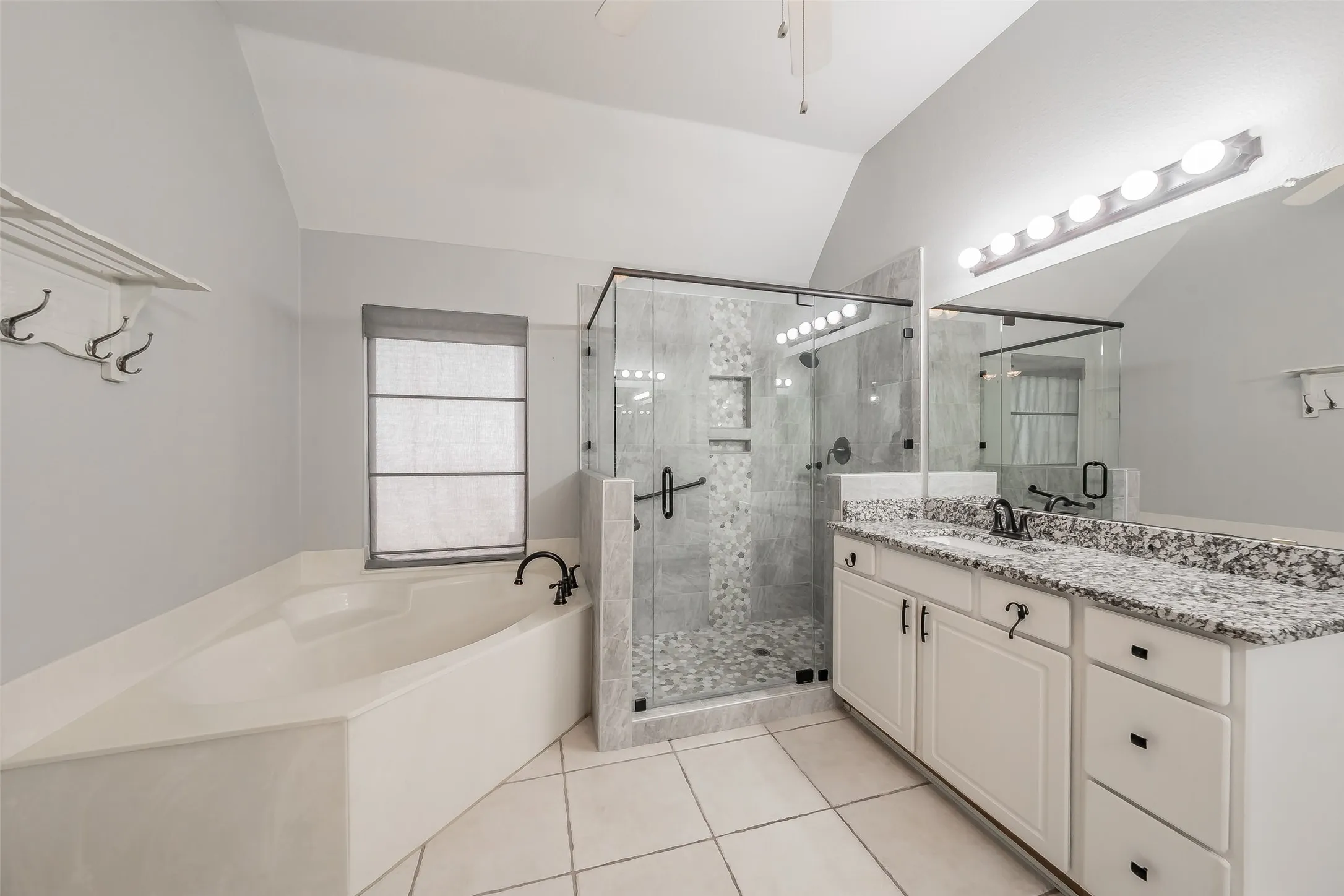 Single Family Residence For Sale in Tarrant County , 203 Arbor Park Drive, Euless, Texas 76039, 3 Bedroom, 2 Bathroom, 2 Garage spaces, 2,188 Sqft, built in 1996, mls#21287514, Real Estate Agent in Euless, Homes For Sale in Tarrant county, Homes For Sale in Euless, Realtor in Euless Texas, Real Estate Brokerage Independent Realty Texas, Luminita Cordes Realtor