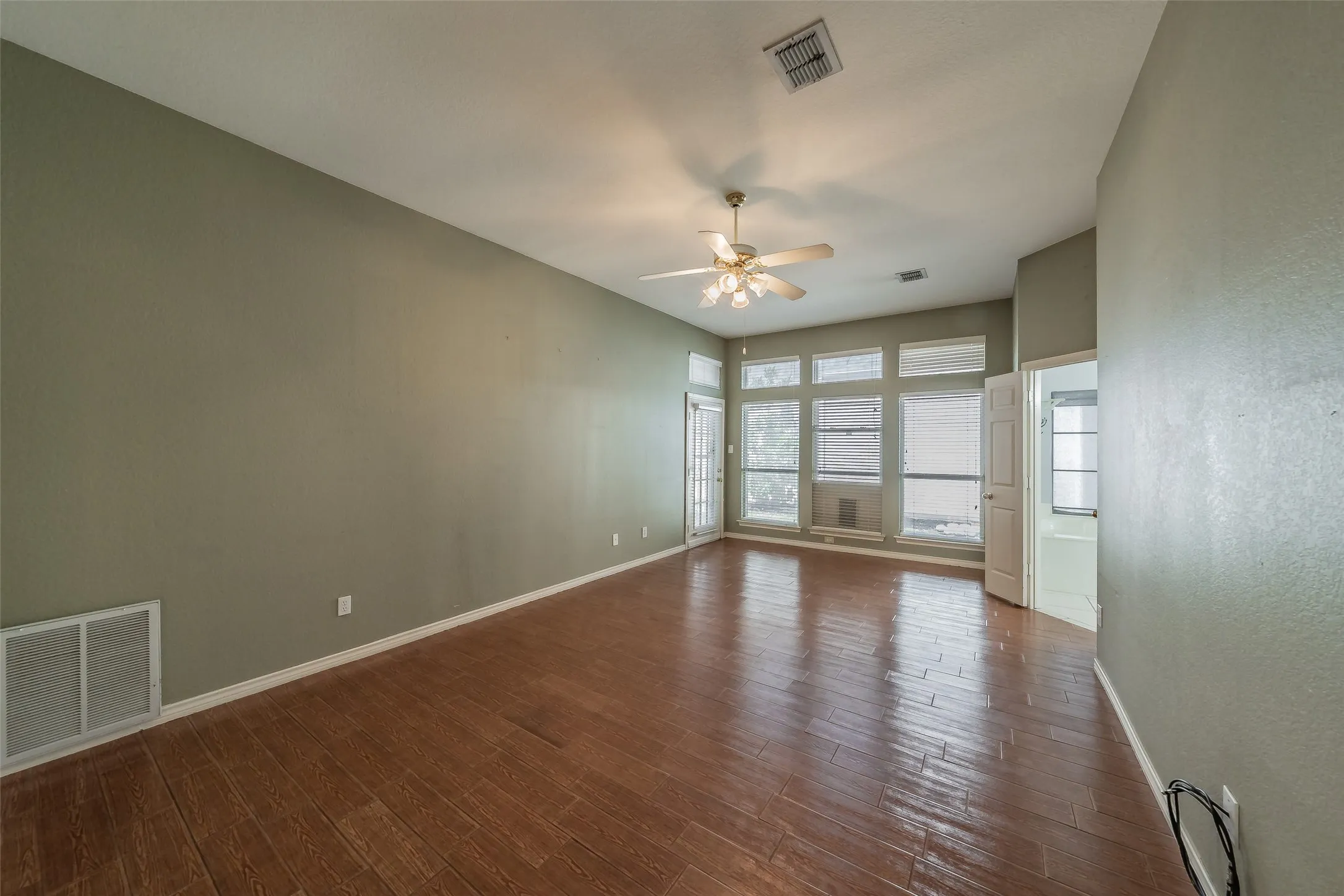 Single Family Residence For Sale in Tarrant County , 203 Arbor Park Drive, Euless, Texas 76039, 3 Bedroom, 2 Bathroom, 2 Garage spaces, 2,188 Sqft, built in 1996, mls#21287514, Real Estate Agent in Euless, Homes For Sale in Tarrant county, Homes For Sale in Euless, Realtor in Euless Texas, Real Estate Brokerage Independent Realty Texas, Luminita Cordes Realtor