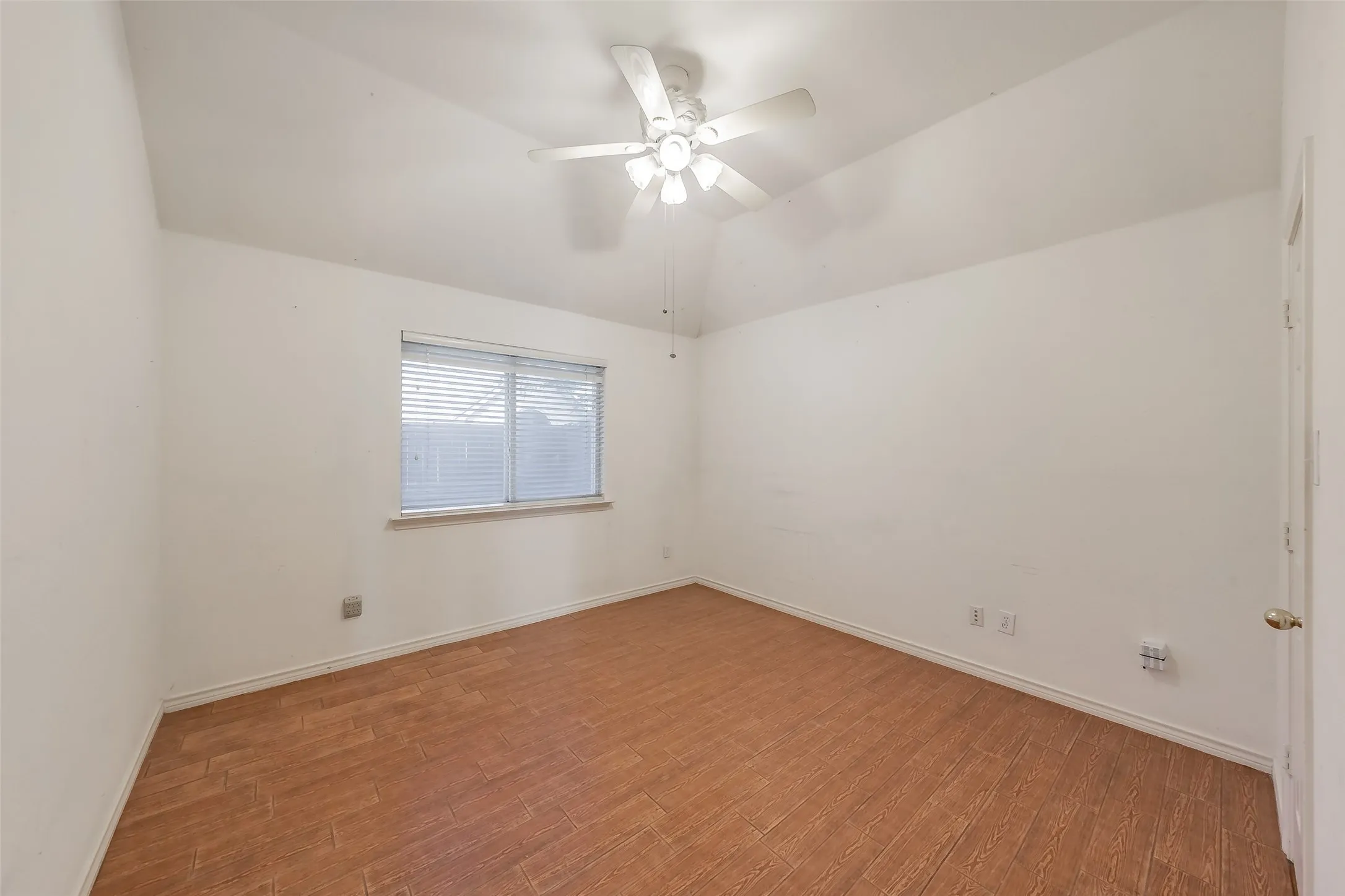 Single Family Residence For Sale in Tarrant County , 203 Arbor Park Drive, Euless, Texas 76039, 3 Bedroom, 2 Bathroom, 2 Garage spaces, 2,188 Sqft, built in 1996, mls#21287514, Real Estate Agent in Euless, Homes For Sale in Tarrant county, Homes For Sale in Euless, Realtor in Euless Texas, Real Estate Brokerage Independent Realty Texas, Luminita Cordes Realtor