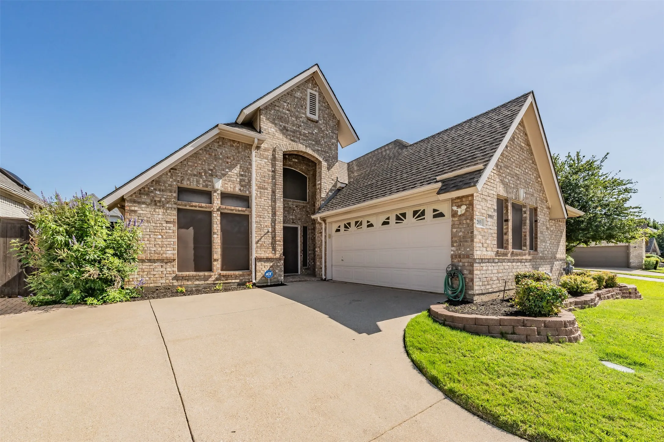 Single Family Residence For Sale in Tarrant County , 203 Arbor Park Drive, Euless, Texas 76039, 3 Bedroom, 2 Bathroom, 2 Garage spaces, 2,188 Sqft, built in 1996, mls#21287514, Real Estate Agent in Euless, Homes For Sale in Tarrant county, Homes For Sale in Euless, Realtor in Euless Texas, Real Estate Brokerage Independent Realty Texas, Luminita Cordes Realtor