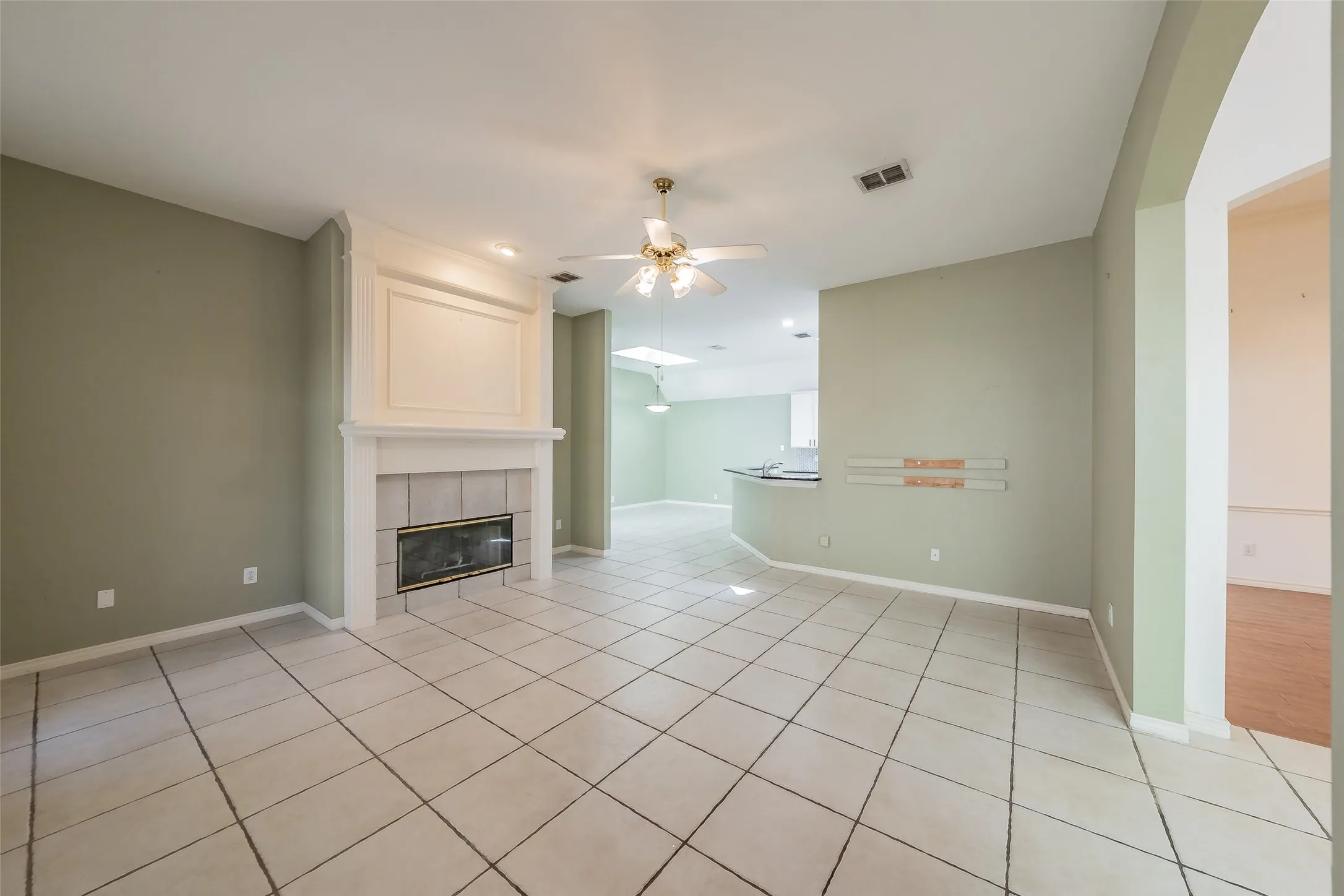 Single Family Residence For Sale in Tarrant County , 203 Arbor Park Drive, Euless, Texas 76039, 3 Bedroom, 2 Bathroom, 2 Garage spaces, 2,188 Sqft, built in 1996, mls#21287514, Real Estate Agent in Euless, Homes For Sale in Tarrant county, Homes For Sale in Euless, Realtor in Euless Texas, Real Estate Brokerage Independent Realty Texas, Luminita Cordes Realtor