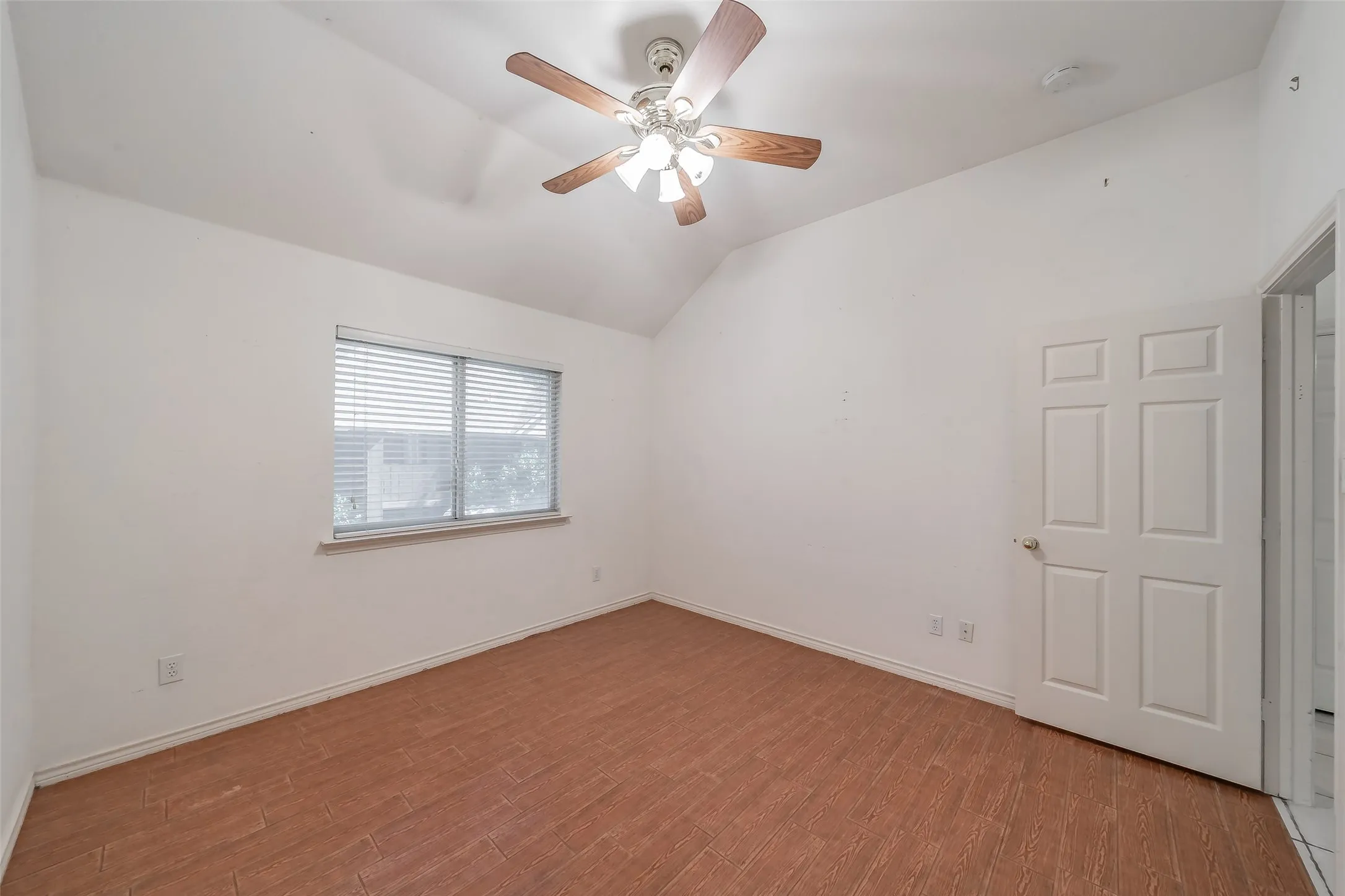 Single Family Residence For Sale in Tarrant County , 203 Arbor Park Drive, Euless, Texas 76039, 3 Bedroom, 2 Bathroom, 2 Garage spaces, 2,188 Sqft, built in 1996, mls#21287514, Real Estate Agent in Euless, Homes For Sale in Tarrant county, Homes For Sale in Euless, Realtor in Euless Texas, Real Estate Brokerage Independent Realty Texas, Luminita Cordes Realtor