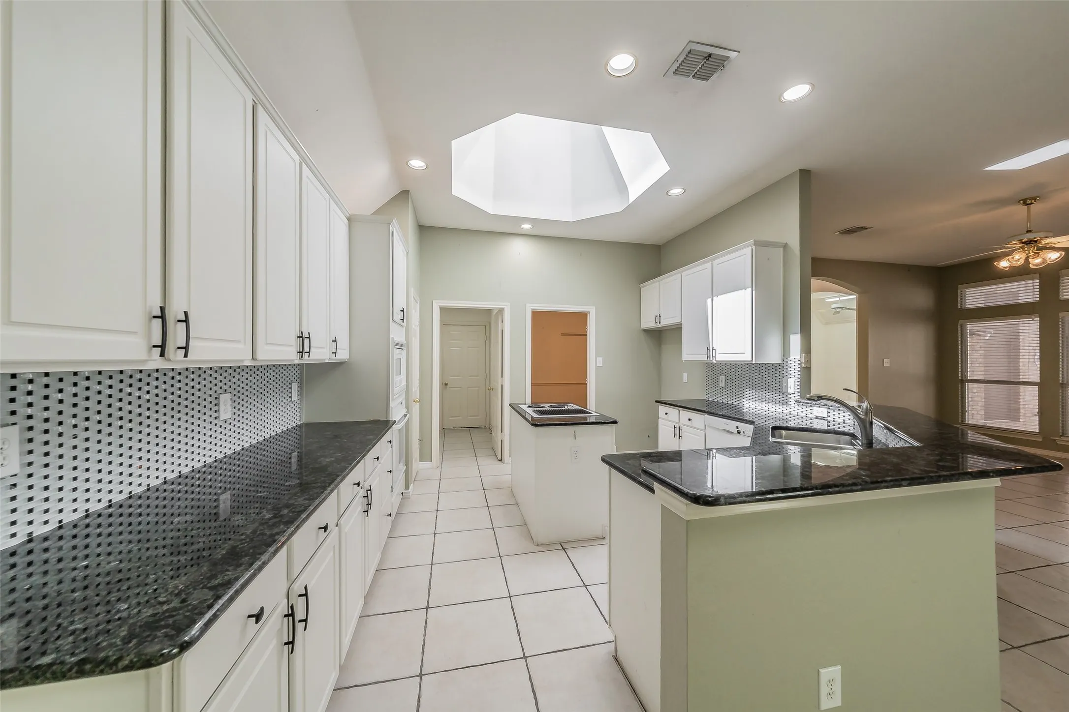 Single Family Residence For Sale in Tarrant County , 203 Arbor Park Drive, Euless, Texas 76039, 3 Bedroom, 2 Bathroom, 2 Garage spaces, 2,188 Sqft, built in 1996, mls#21287514, Real Estate Agent in Euless, Homes For Sale in Tarrant county, Homes For Sale in Euless, Realtor in Euless Texas, Real Estate Brokerage Independent Realty Texas, Luminita Cordes Realtor