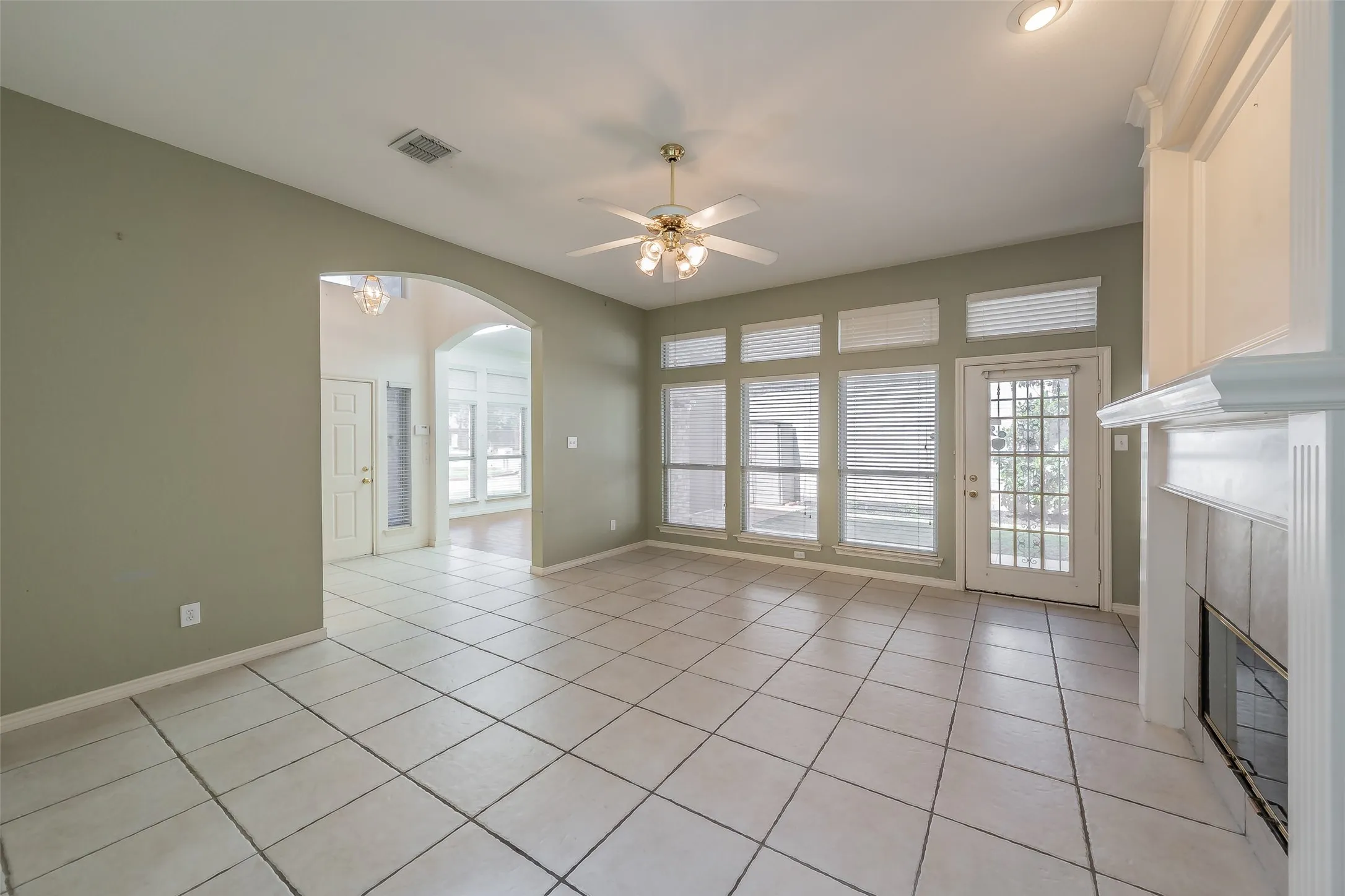 Single Family Residence For Sale in Tarrant County , 203 Arbor Park Drive, Euless, Texas 76039, 3 Bedroom, 2 Bathroom, 2 Garage spaces, 2,188 Sqft, built in 1996, mls#21287514, Real Estate Agent in Euless, Homes For Sale in Tarrant county, Homes For Sale in Euless, Realtor in Euless Texas, Real Estate Brokerage Independent Realty Texas, Luminita Cordes Realtor