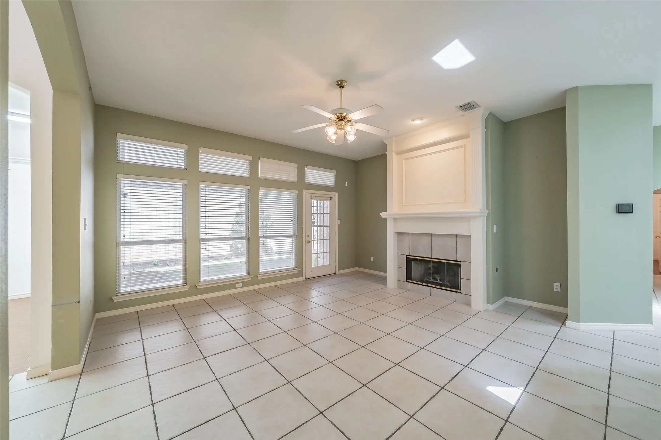 Single Family Residence For Sale in Tarrant County , 203 Arbor Park Drive, Euless, Texas 76039, 3 Bedroom, 2 Bathroom, 2 Garage spaces, 2,188 Sqft, built in 1996, mls#21287514, Real Estate Agent in Euless, Homes For Sale in Tarrant county, Homes For Sale in Euless, Realtor in Euless Texas, Real Estate Brokerage Independent Realty Texas, Luminita Cordes Realtor