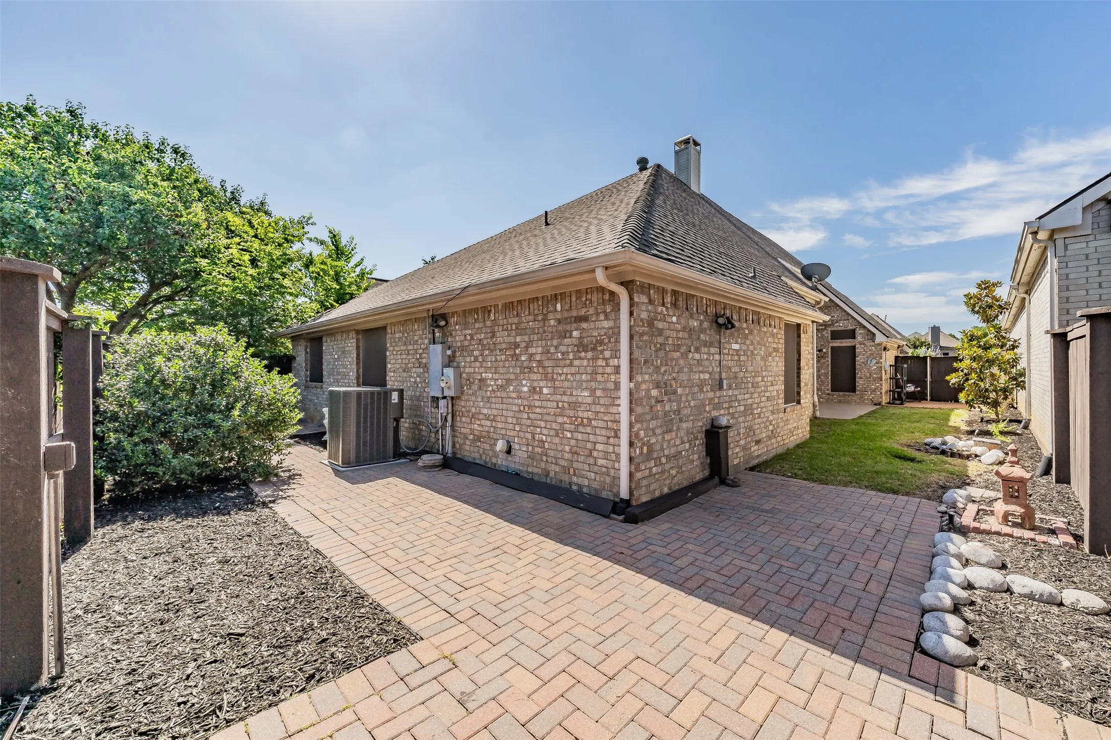 Single Family Residence For Sale in Tarrant County , 203 Arbor Park Drive, Euless, Texas 76039, 3 Bedroom, 2 Bathroom, 2 Garage spaces, 2,188 Sqft, built in 1996, mls#21287514, Real Estate Agent in Euless, Homes For Sale in Tarrant county, Homes For Sale in Euless, Realtor in Euless Texas, Real Estate Brokerage Independent Realty Texas, Luminita Cordes Realtor