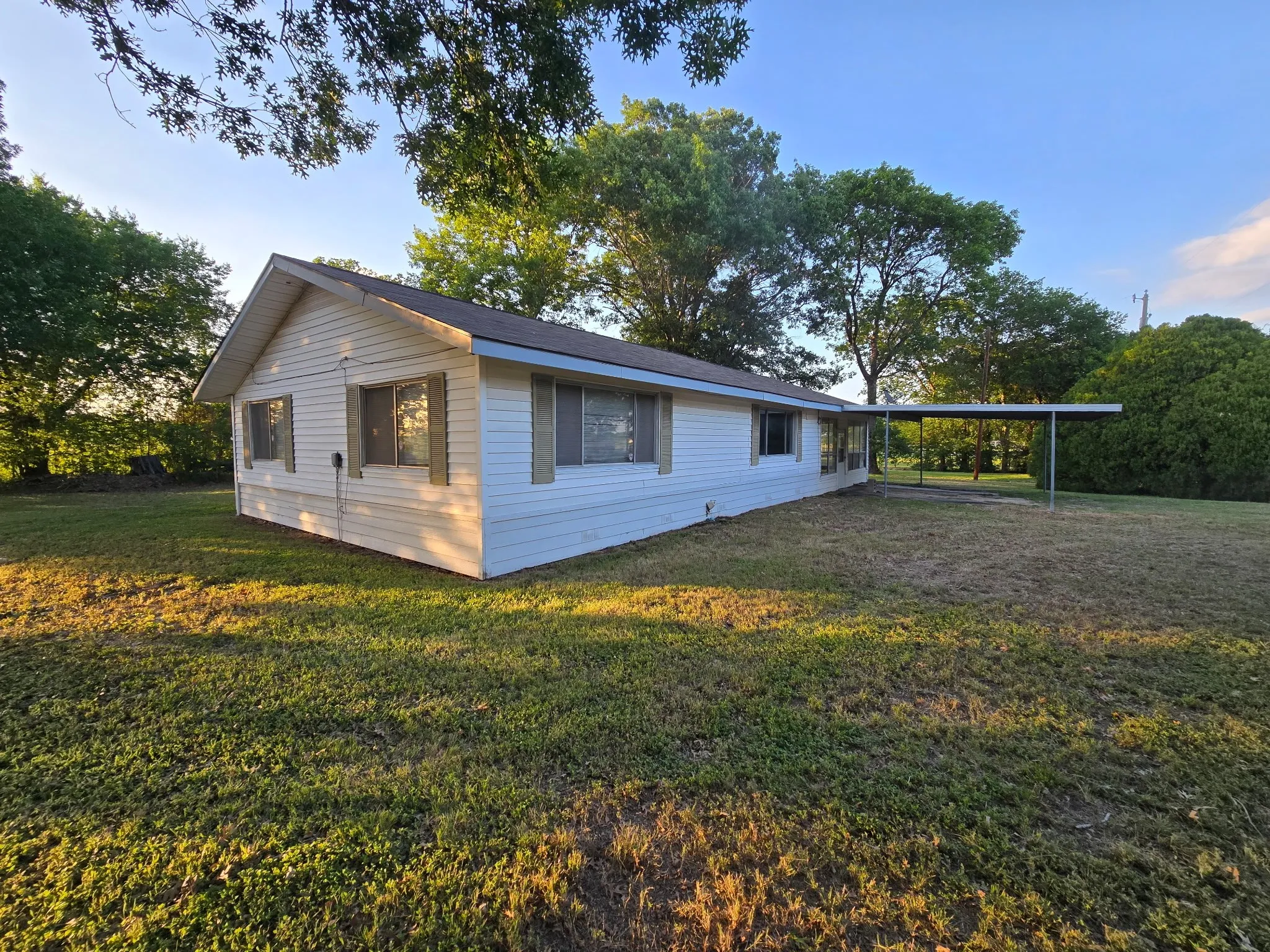 Single Family Residence For Sale in Navarro County , 906 W Main Street, Richland, Texas 76681, 2 Bedroom, 1 Bathroom, Garage spaces, 1,680 Sqft, built in 1968, mls#21286011, Real Estate Agent in Richland, Homes For Sale in Navarro county, Homes For Sale in Richland, Realtor in Richland Texas, Real Estate Brokerage Independent Realty Texas, Luminita Cordes Realtor