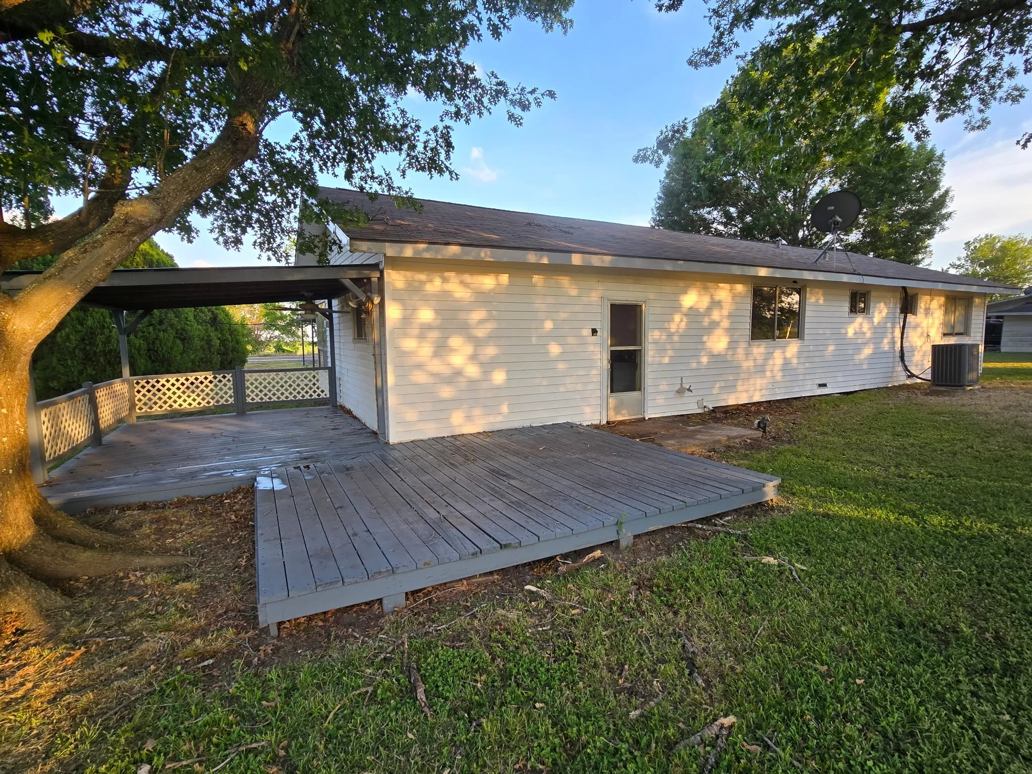 Single Family Residence For Sale in Navarro County , 906 W Main Street, Richland, Texas 76681, 2 Bedroom, 1 Bathroom, Garage spaces, 1,680 Sqft, built in 1968, mls#21286011, Real Estate Agent in Richland, Homes For Sale in Navarro county, Homes For Sale in Richland, Realtor in Richland Texas, Real Estate Brokerage Independent Realty Texas, Luminita Cordes Realtor