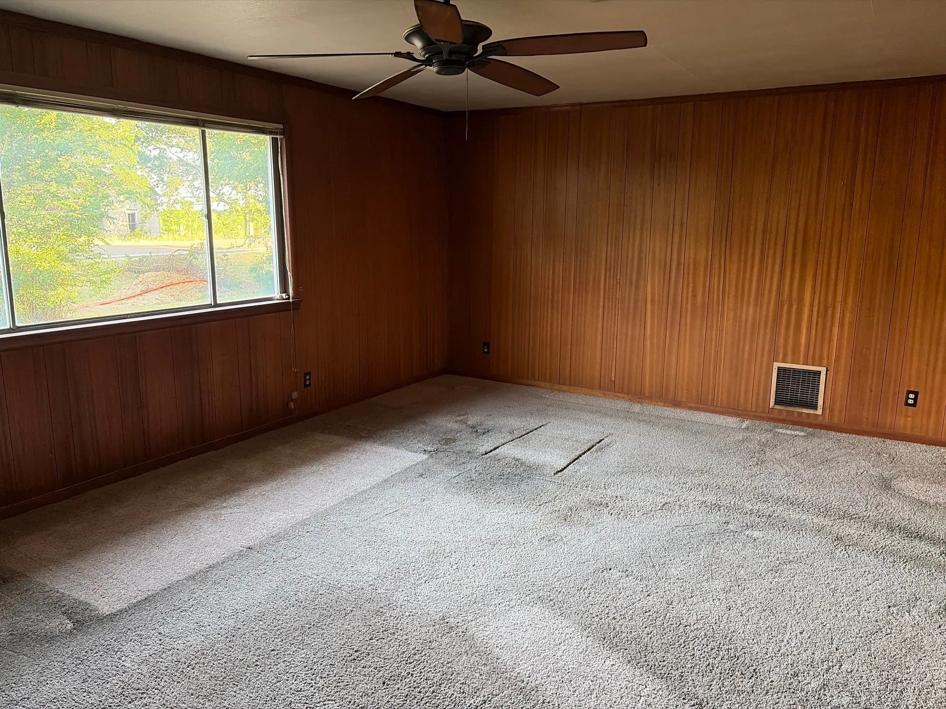 Single Family Residence For Sale in Navarro County , 906 W Main Street, Richland, Texas 76681, 2 Bedroom, 1 Bathroom, Garage spaces, 1,680 Sqft, built in 1968, mls#21286011, Real Estate Agent in Richland, Homes For Sale in Navarro county, Homes For Sale in Richland, Realtor in Richland Texas, Real Estate Brokerage Independent Realty Texas, Luminita Cordes Realtor