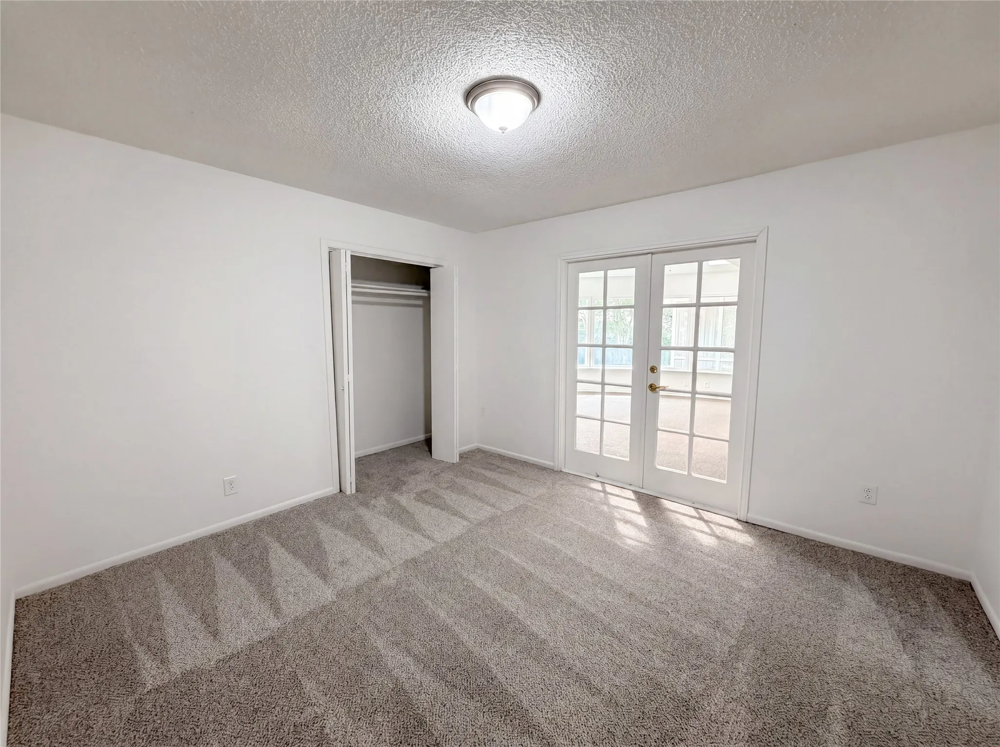 Single Family Residence For Sale in Johnson County , 1014 Yvonne Drive, Joshua, Texas 76058, 3 Bedroom, 3 Bathroom, 4 Garage spaces, 2,237 Sqft, built in 1974, mls#21280003, Real Estate Agent in Joshua, Homes For Sale in Johnson county, Homes For Sale in Joshua, Realtor in Joshua Texas, Real Estate Brokerage Independent Realty Texas, Luminita Cordes Realtor