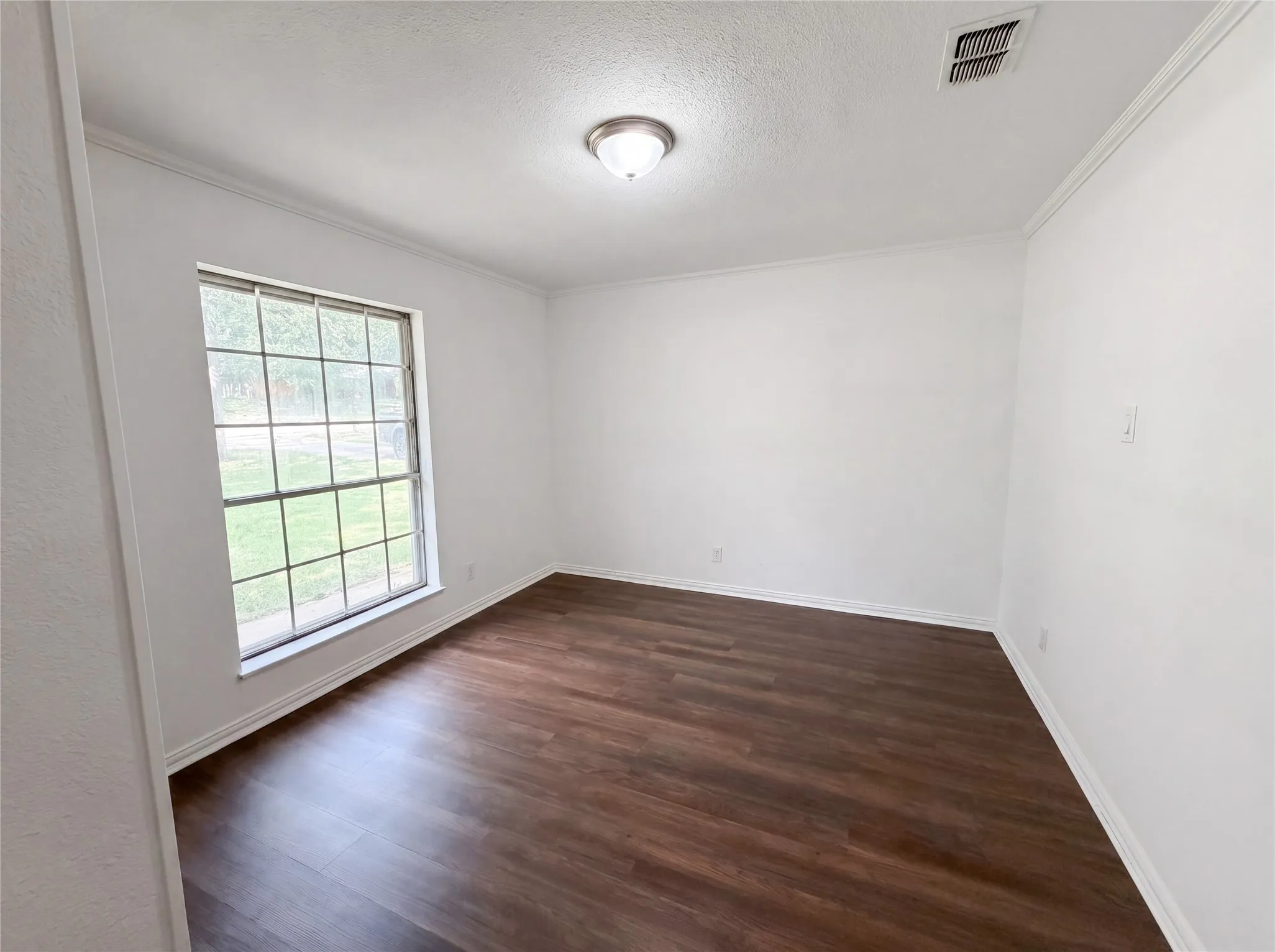 Single Family Residence For Sale in Johnson County , 1014 Yvonne Drive, Joshua, Texas 76058, 3 Bedroom, 3 Bathroom, 4 Garage spaces, 2,237 Sqft, built in 1974, mls#21280003, Real Estate Agent in Joshua, Homes For Sale in Johnson county, Homes For Sale in Joshua, Realtor in Joshua Texas, Real Estate Brokerage Independent Realty Texas, Luminita Cordes Realtor