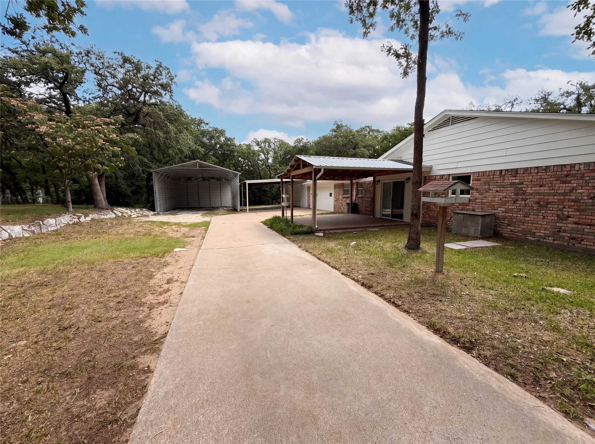 Single Family Residence For Sale in Johnson County , 1014 Yvonne Drive, Joshua, Texas 76058, 3 Bedroom, 3 Bathroom, 4 Garage spaces, 2,237 Sqft, built in 1974, mls#21280003, Real Estate Agent in Joshua, Homes For Sale in Johnson county, Homes For Sale in Joshua, Realtor in Joshua Texas, Real Estate Brokerage Independent Realty Texas, Luminita Cordes Realtor